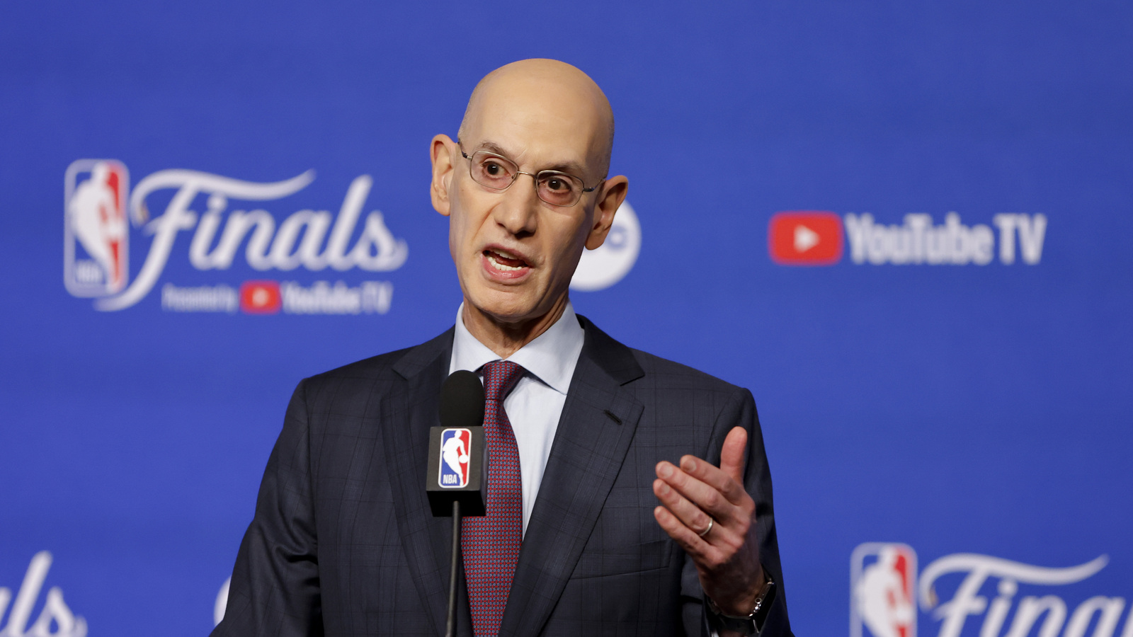https://www.yardbarker.com/media/e/4/e454ab77fcd20a1cd86017969df1a203ce1ea35c/thumb_16x9/jun-5-2025-oklahoma-city-oklahoma-usa-nba.jpg
