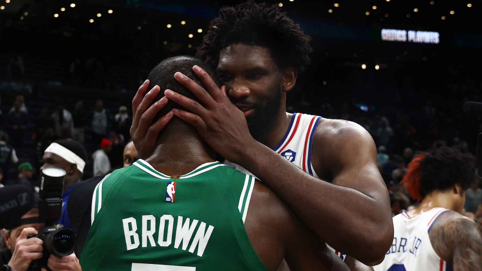https://www.yardbarker.com/media/e/4/e457a3ef806a3545175b56692a47fbaf5653ffe0/thumb_16x9/jaylen-browns-big-shots-joel-embiid-resurface.jpg?v=1