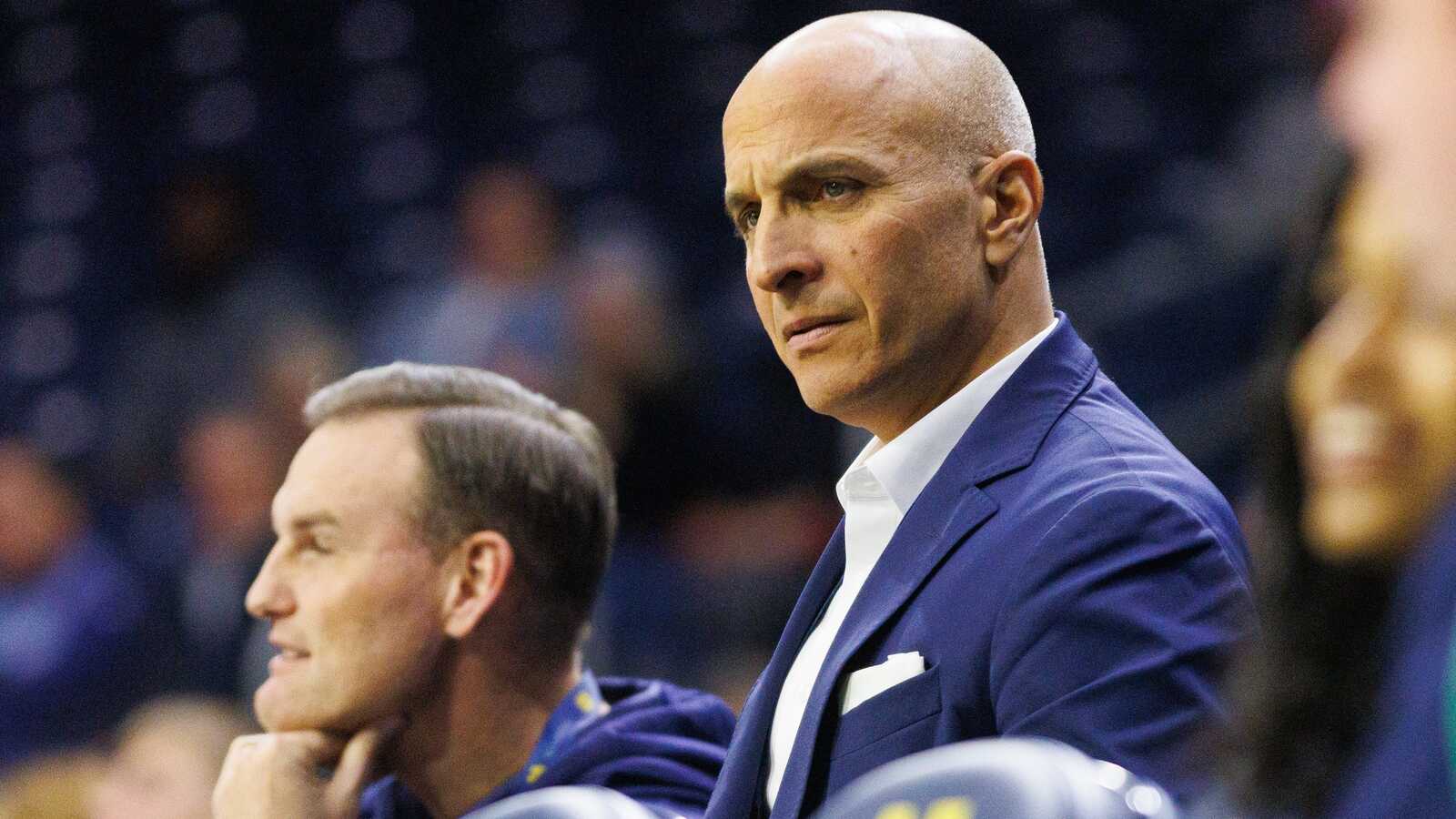 https://www.yardbarker.com/media/e/4/e47155721815fe8ef994d998954fce0936e12d75/thumb_16x9/notre-dame-athletic-director-pete-bevacqua-right.jpg?v=1