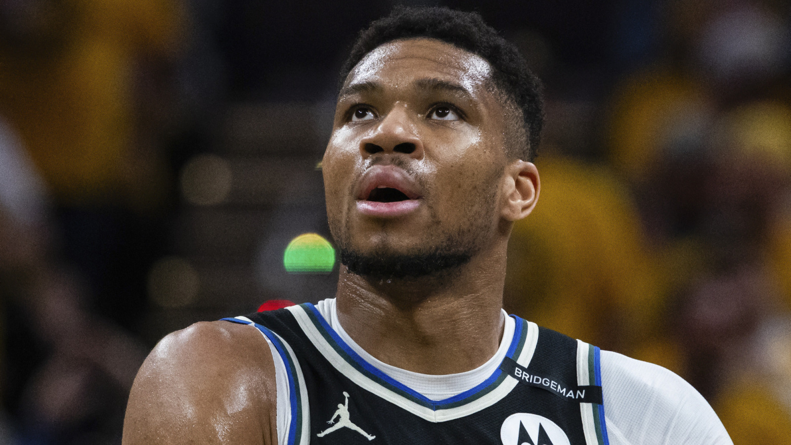 https://www.yardbarker.com/media/e/4/e48297ff2390acbef7b5d37874de5ce5cebb036d/thumb_16x9/bucks-forward-thinks-antetokounmpo-wants-kobe.jpg?v=1