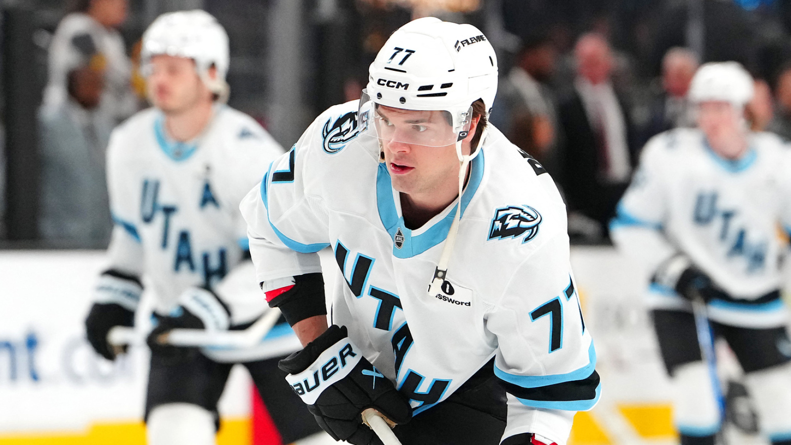 https://www.yardbarker.com/media/e/5/e543ec69e72587f25869e7520217c79fb5b9ac80/thumb_16x9/nhl-trade-grades-three-stars-moved-on-busy-day.jpg?v=1