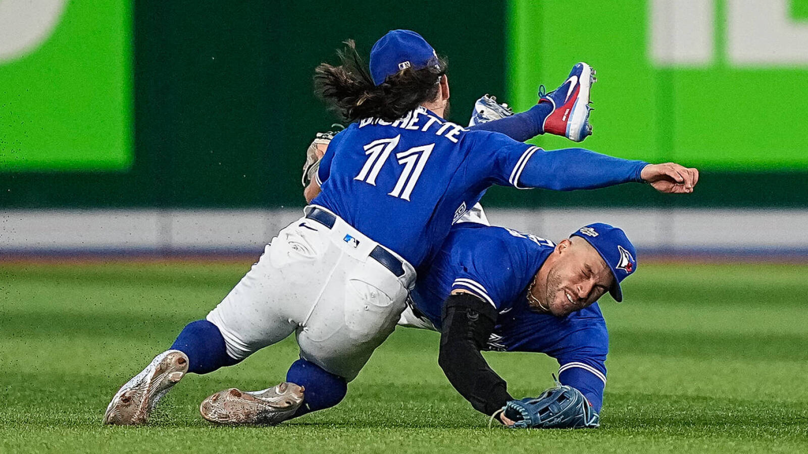 Blue Jays' George Springer carted off after scary collision