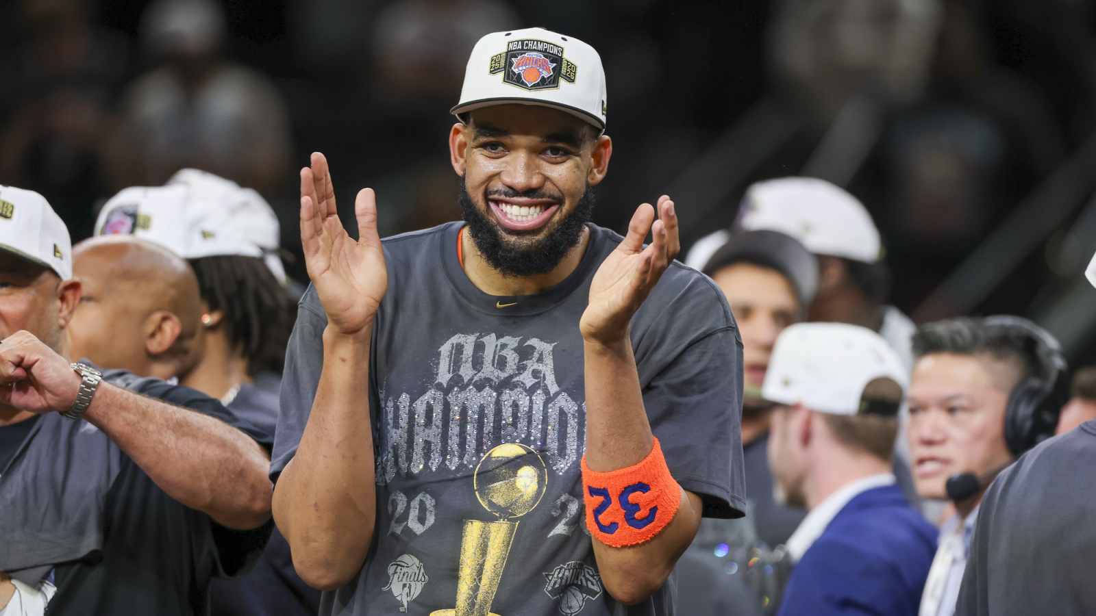 https://www.yardbarker.com/media/e/5/e5b0efb13cc9f1d1120768088ab4a47870f984ca/thumb_16x9/karl-anthony-towns-trade-looking-disastrous.jpg?v=1