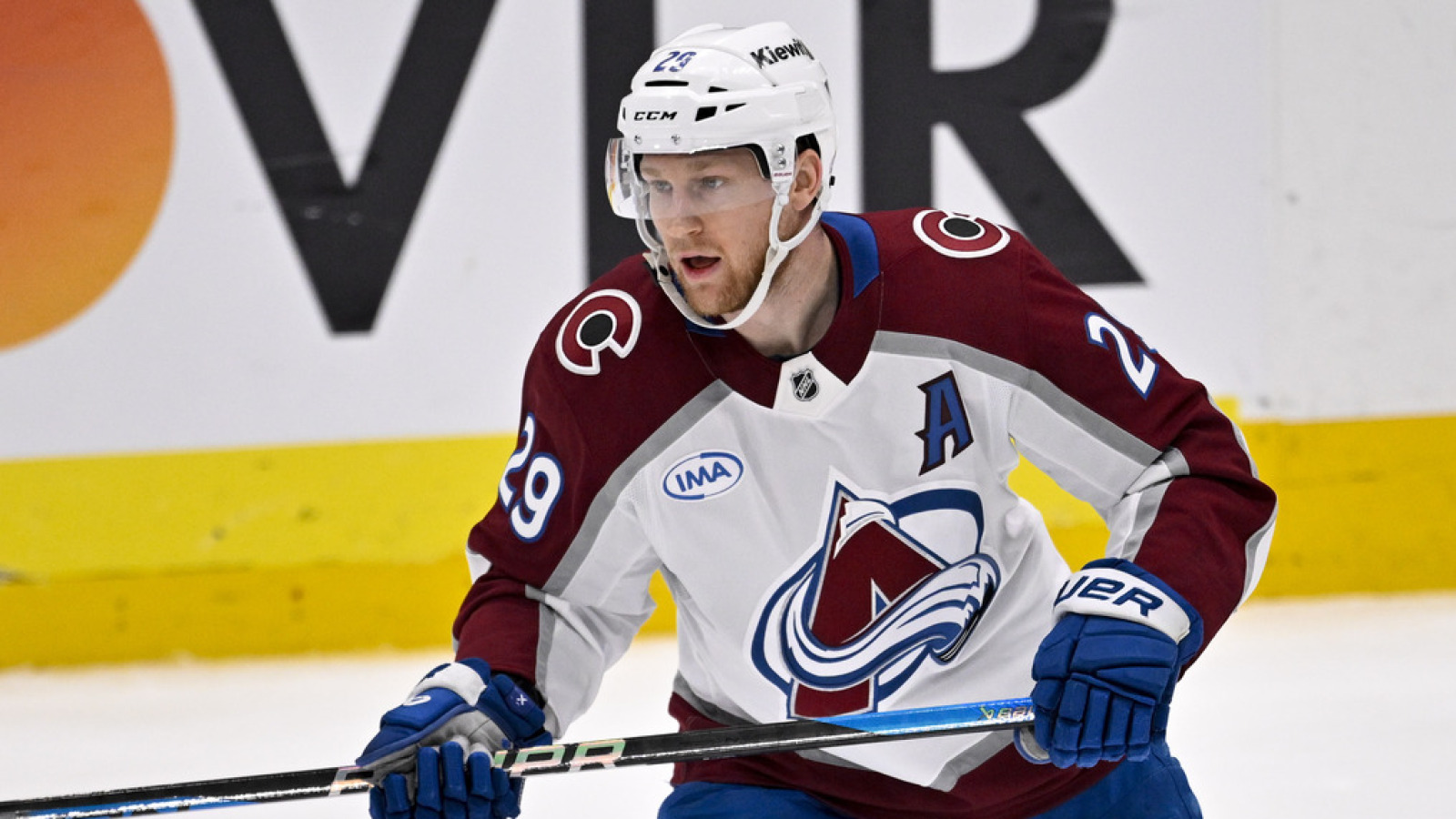 https://www.yardbarker.com/media/e/5/e5c20db4961260923b212104f8f51db02cf162d9/thumb_16x9/nhl-week-1-reactions-whats-real-whats-mirage.jpg?v=1