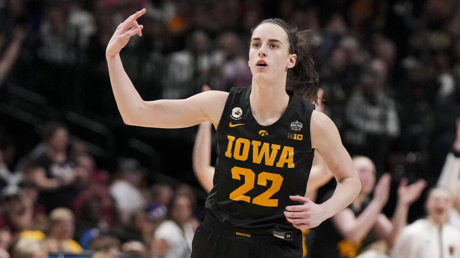 Caitlin Clark leads Iowa to massive upset win over South Carolina
