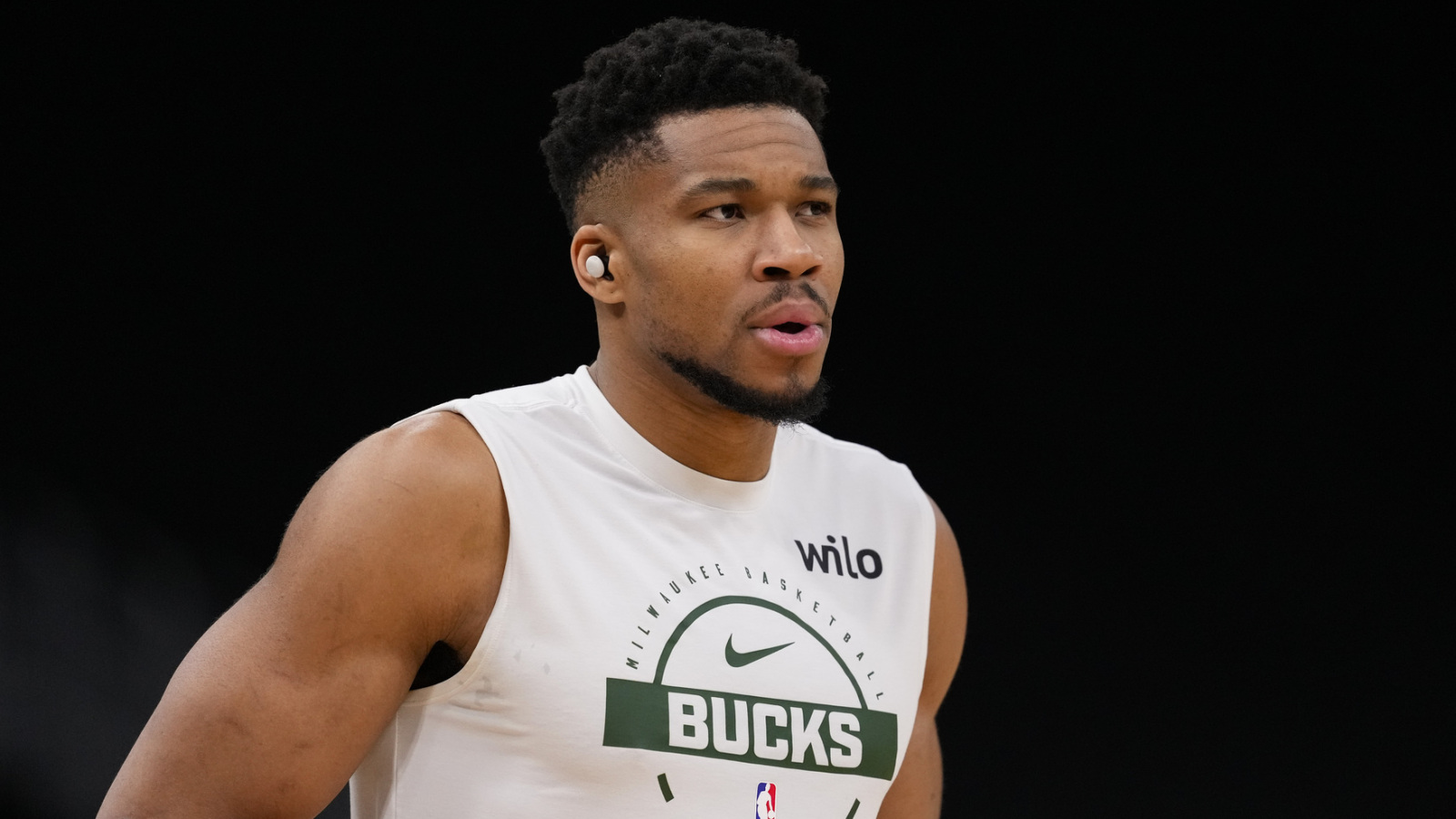 https://www.yardbarker.com/media/e/6/e656663e0f0a352c1aef122901205324ed24565c/thumb_16x9/interested-teams-massive-update-on-giannis.jpg?v=1