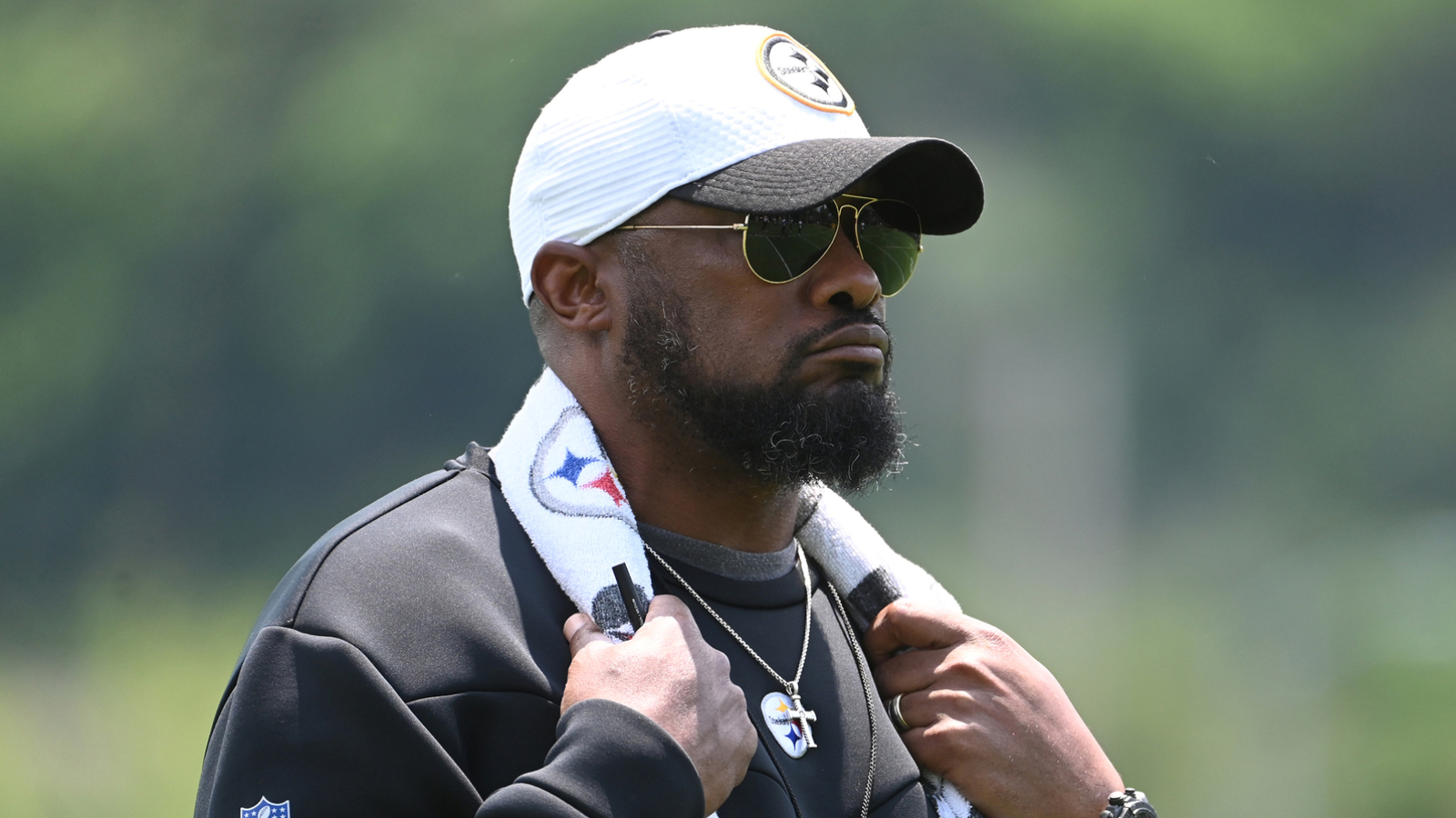 https://www.yardbarker.com/media/e/6/e65c3c4f41e94398d0e4b4f80609c0c486b17f14/thumb_16x9/four-nfl-coaches-under-pressure-2025.jpg?v=1