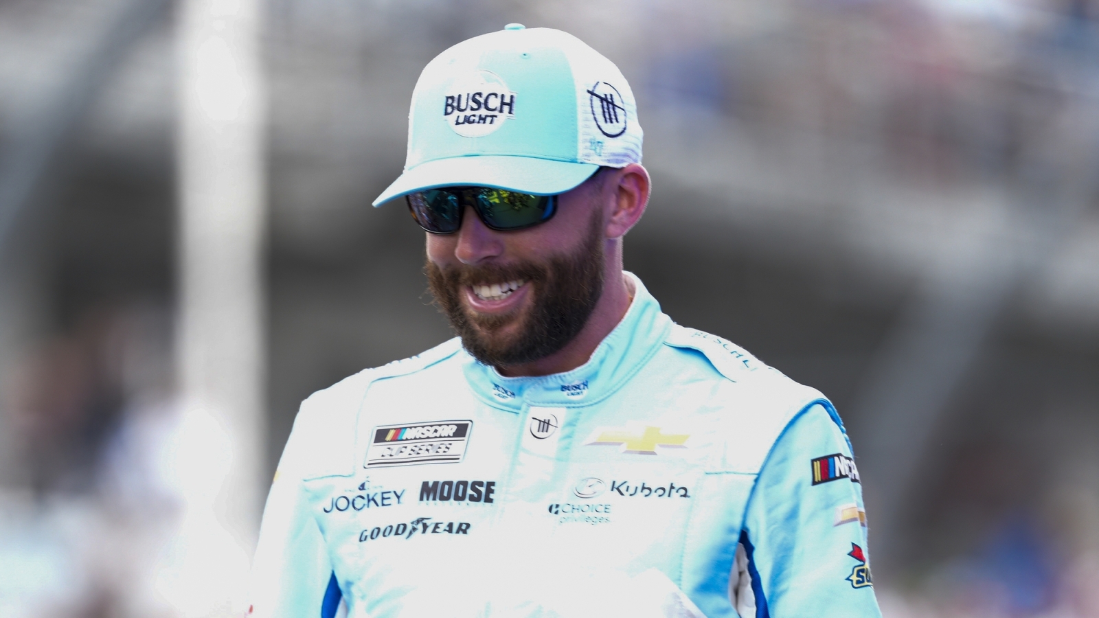 https://www.yardbarker.com/media/e/6/e6cefcbdcb9f0087073f90caca024179e9fd2f74/thumb_16x9/ross-chastain-wins-thrilling-coca-cola-600.jpg?v=1