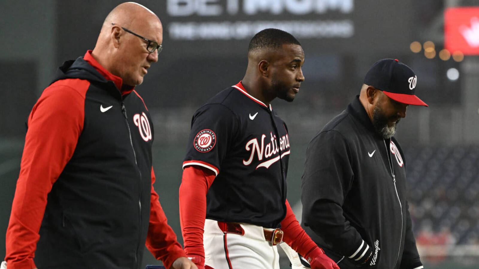 Victor Robles suffers left hamstring injury against Pirates