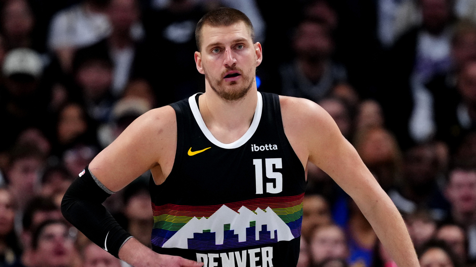 https://www.yardbarker.com/media/e/6/e6eb30a656a65b38b47f373274f26519d02e65bd/thumb_16x9/nikola-jokic-joins-elite-company-performance-vs.jpg?v=1