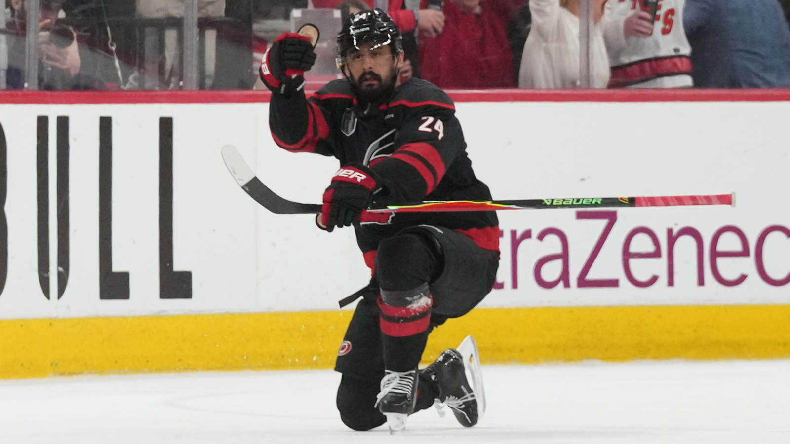 https://www.yardbarker.com/media/e/7/e72014101c00fe1f92fd8b46ab9fd1ff167ca46f/thumb_16x9/winners-losers-game-2-hurricanes-storm-back-tie.jpg?v=1