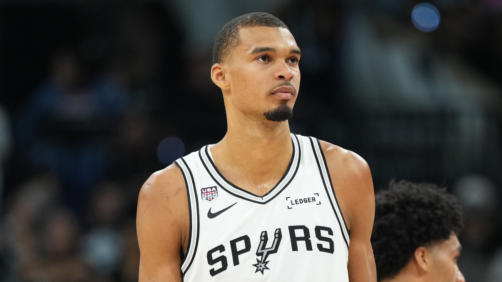 https://www.yardbarker.com/media/e/7/e7274fc17878a2fe0d4aef038b8283287b55ab2e/thumb_16x9/victor-wembanyama-perfect-response-eggs-thrown-him.jpg?v=1