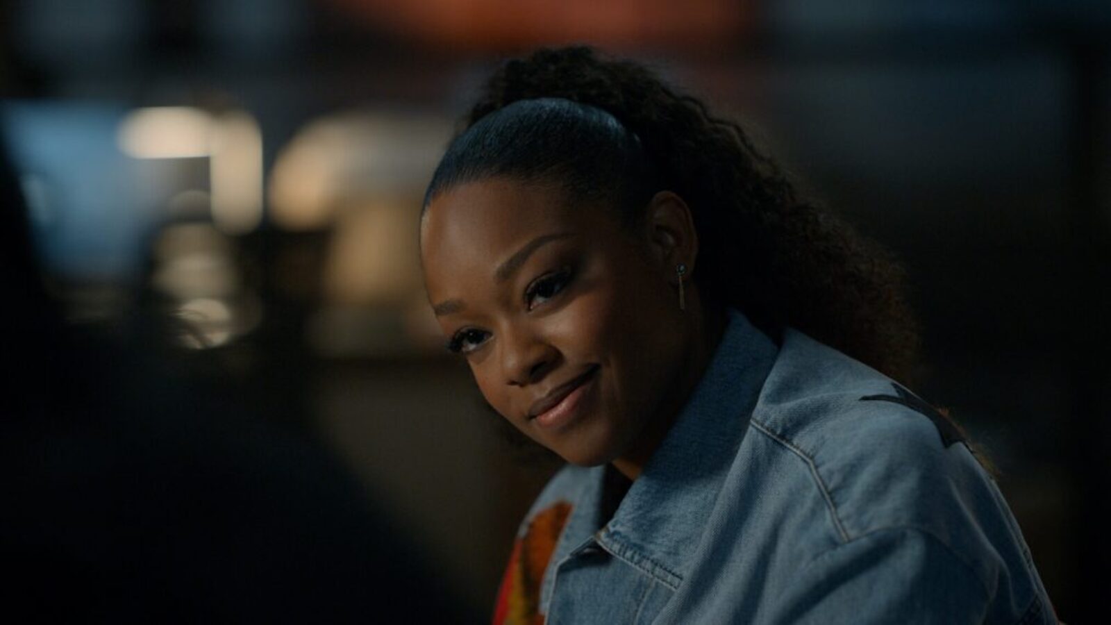 ‘The Lincoln Lawyer’: Jazz Raycole Loves How Izzy’s Romance Was Written ...