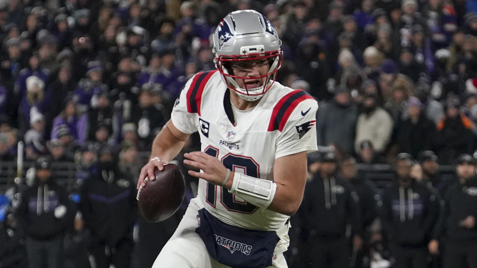 https://www.yardbarker.com/media/e/7/e79dc0674960bf86a5d848b43e97ca02672d8b12/thumb_16x9/snf-takeaways-patriots-clinch-playoff-win-over.jpg?v=2