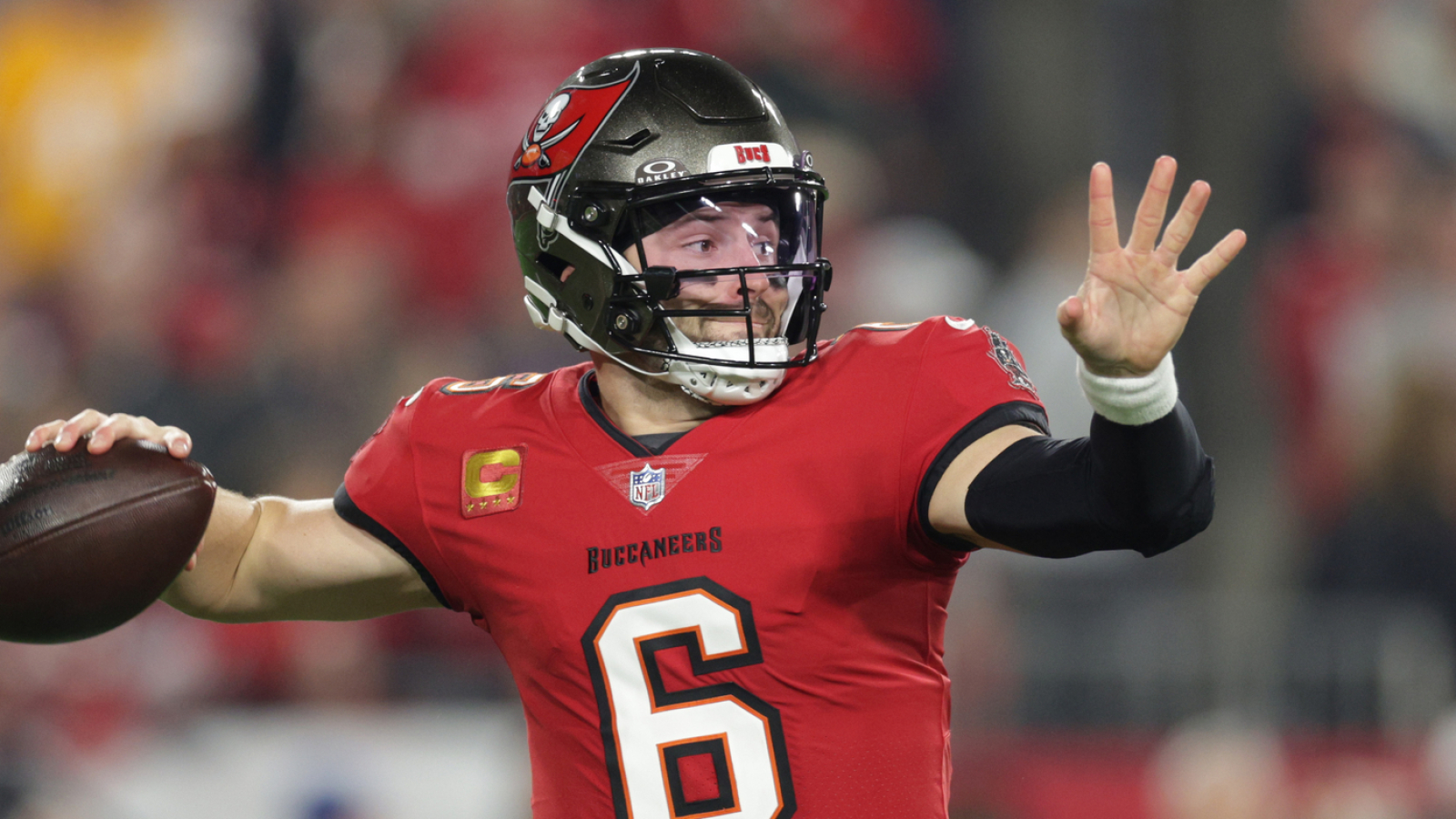 https://www.yardbarker.com/media/e/8/e834a4535ab3d96ca6cccfcbc09f12a54a2ad022/thumb_16x9/insider-explains-baker-mayfield-bargain-buccaneers.jpg?v=1
