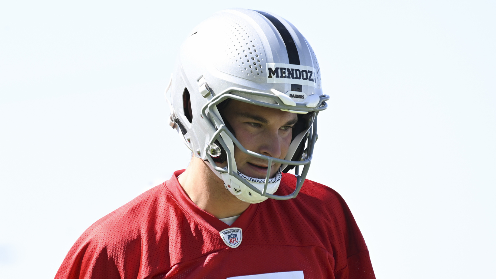 https://www.yardbarker.com/media/e/8/e84cdfead0b478bd3007bfaaa8fd3594b8ac3d0d/thumb_16x9/fernando-mendoza-wait-long-start-raiders.jpg?v=2