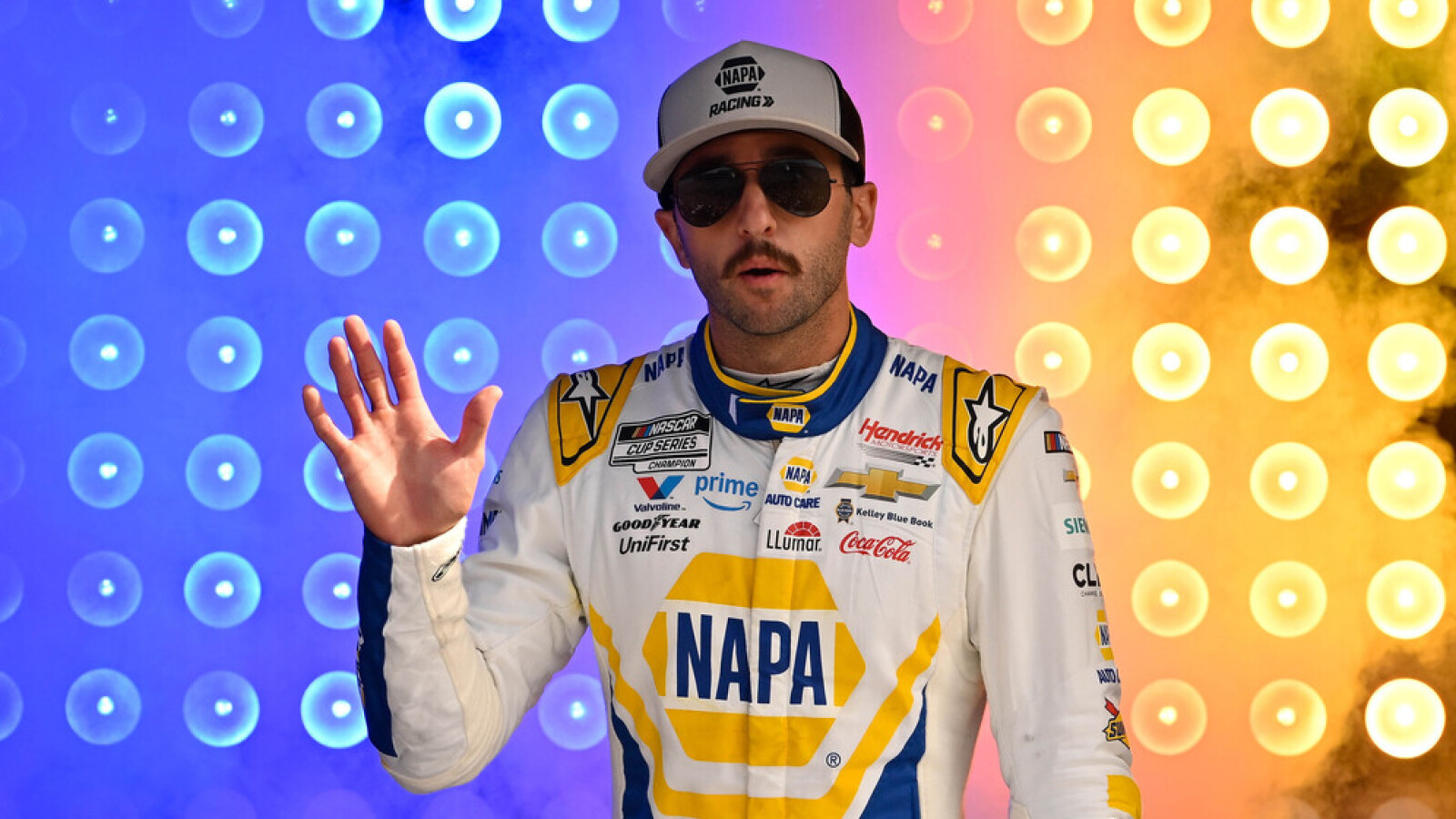 https://www.yardbarker.com/media/e/8/e862d38d7459df70141e9a2ef52802d5aea414c0/thumb_16x9/chase-elliott-named-nascars-popular-driver-eighth.jpg?v=1