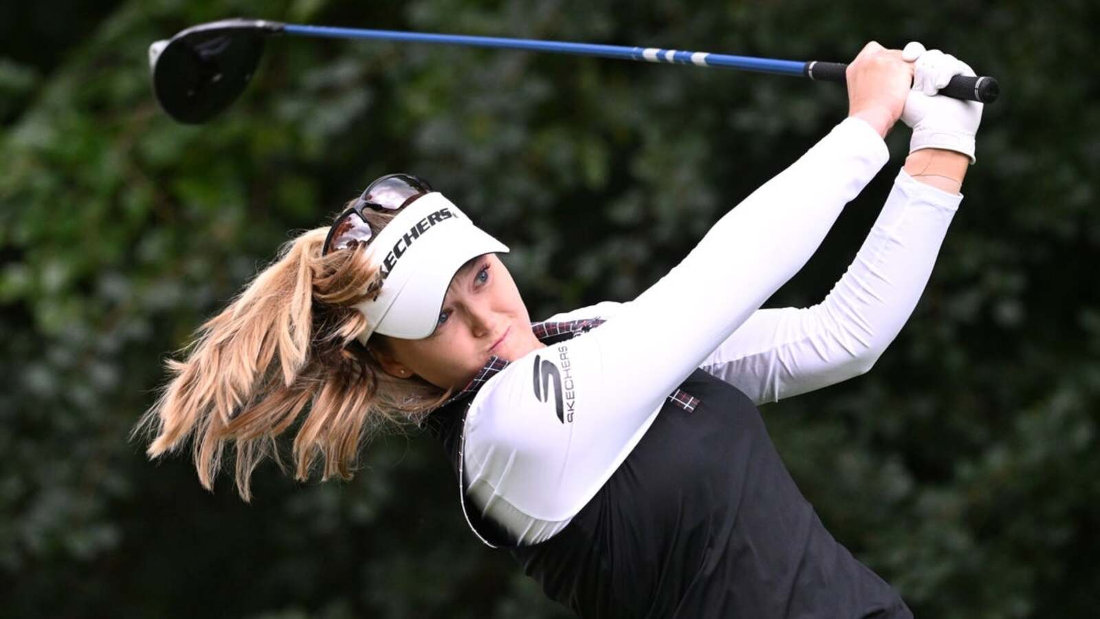 https://www.yardbarker.com/media/e/8/e8bc80c2b2d44bac5b82870f0841ff4870ed87dd/thumb_16x9/brooke-m-henderson-earns-career-victory-14-on.jpg