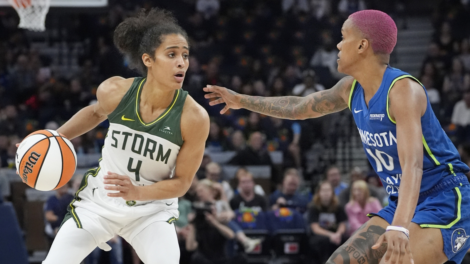 https://www.yardbarker.com/media/e/8/e8e7f55b71fb80c2c71362093de3d144b0a2aa39/thumb_16x9/storms-skylar-diggins-pulls-disrespectful-move-on.jpg?v=1