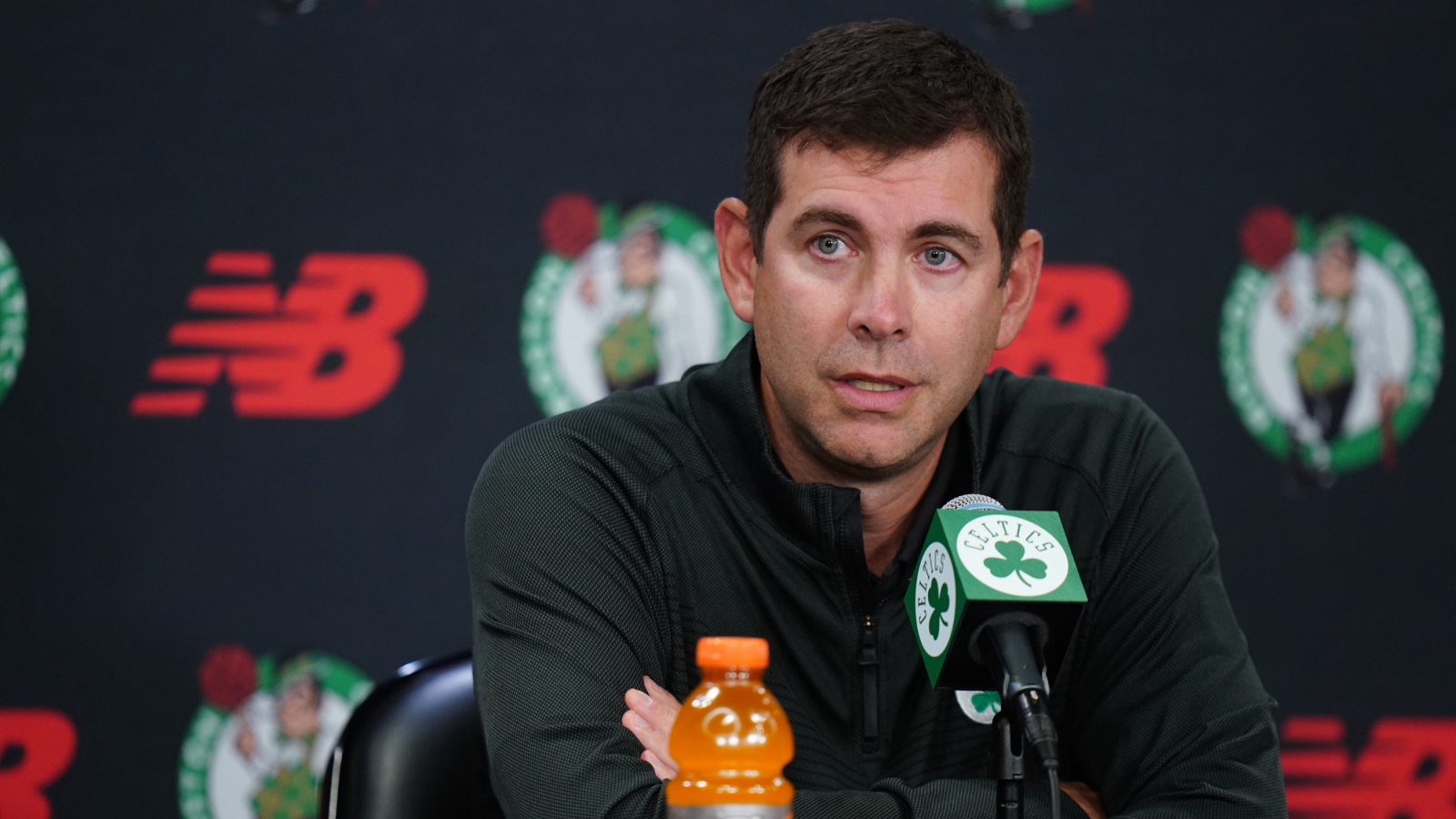 https://www.yardbarker.com/media/e/8/e8ff892642d15e154d58367b561e12d53b07abe3/thumb_16x9/celtics-brad-stevens-teases-major-moves-jaylen.jpg?v=1