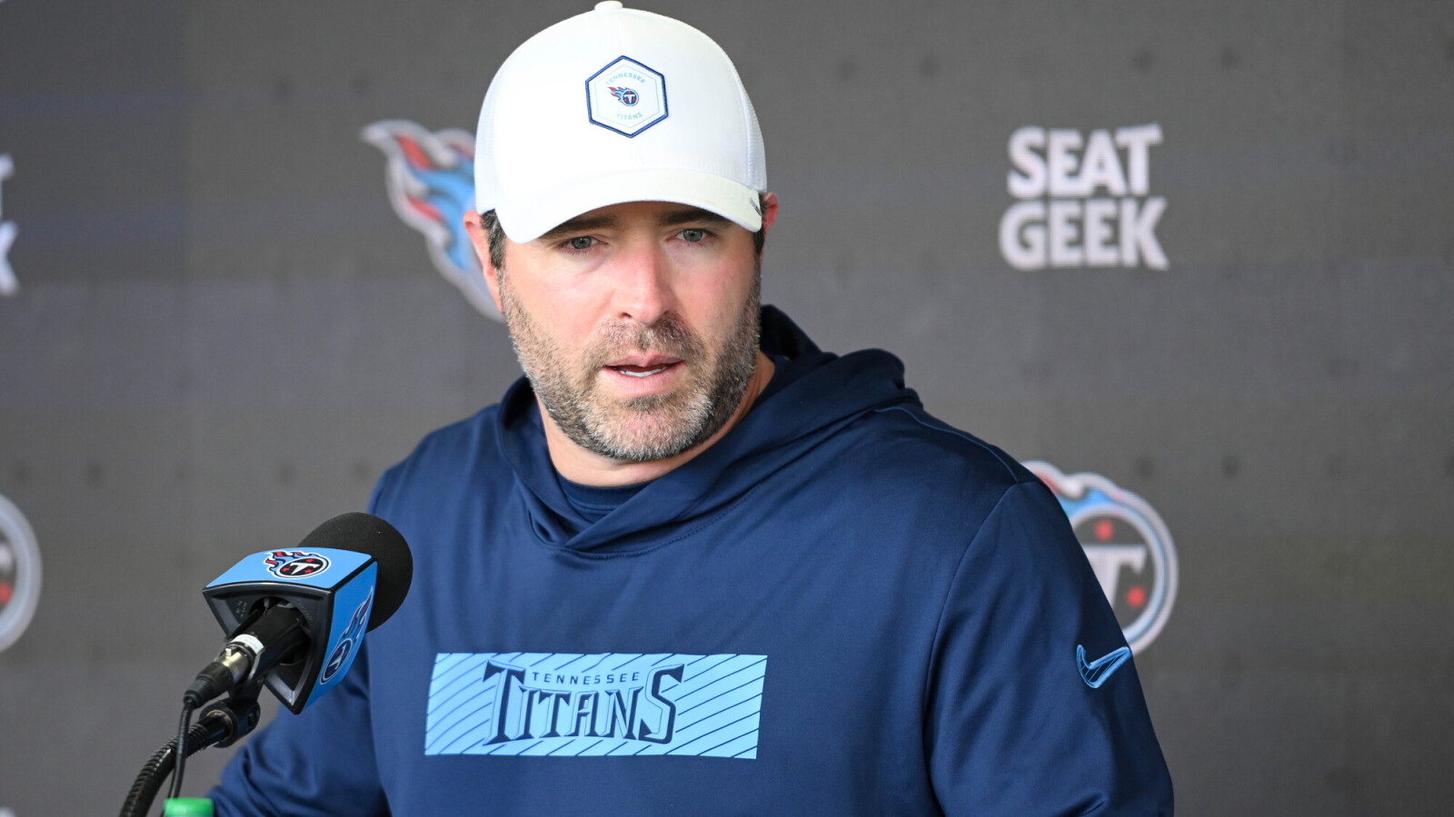 https://www.yardbarker.com/media/e/9/e912714e5ff6d9a5b1e71f39119bb4cf7e0d0a62/thumb_16x9/titans-o-line-must-improve-rapidly-levis-news.jpg?v=1