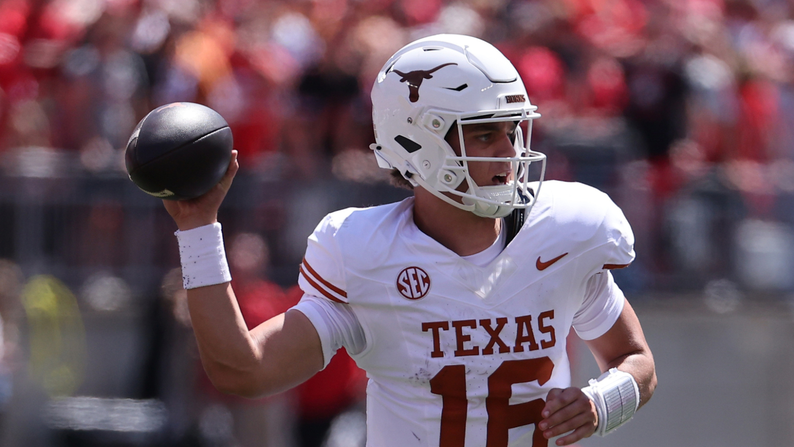https://www.yardbarker.com/media/e/9/e952eb14307ec40509299c02018d5e338d5e7b75/thumb_16x9/arch-manning-texas-must-against-san-jose-state.jpg?v=1
