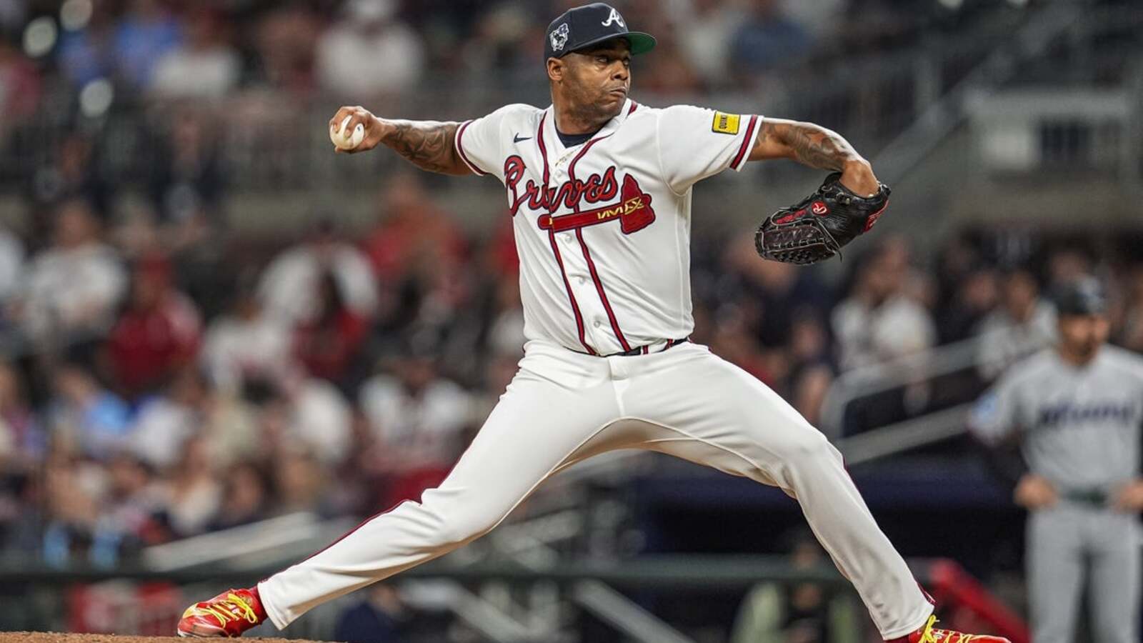 Braves put closer Raisel Iglesias on IL, Robert Suarez to close
