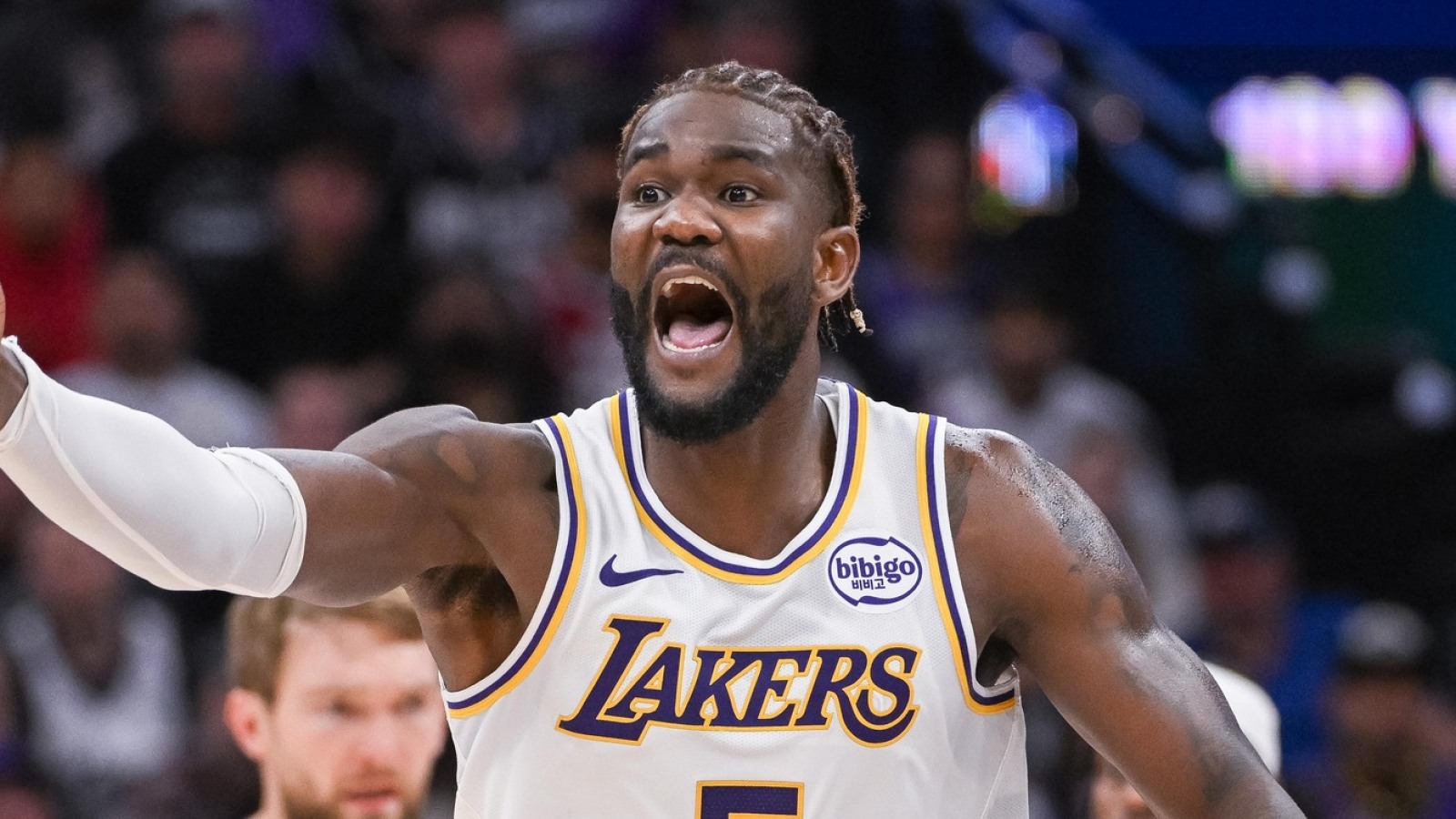 https://www.yardbarker.com/media/e/a/ea0784e96dda0f7d99f9dd4a77cd743f84cf6875/thumb_16x9/deandre-ayton-needed-lakers-teammates-troll-him.jpg?v=1