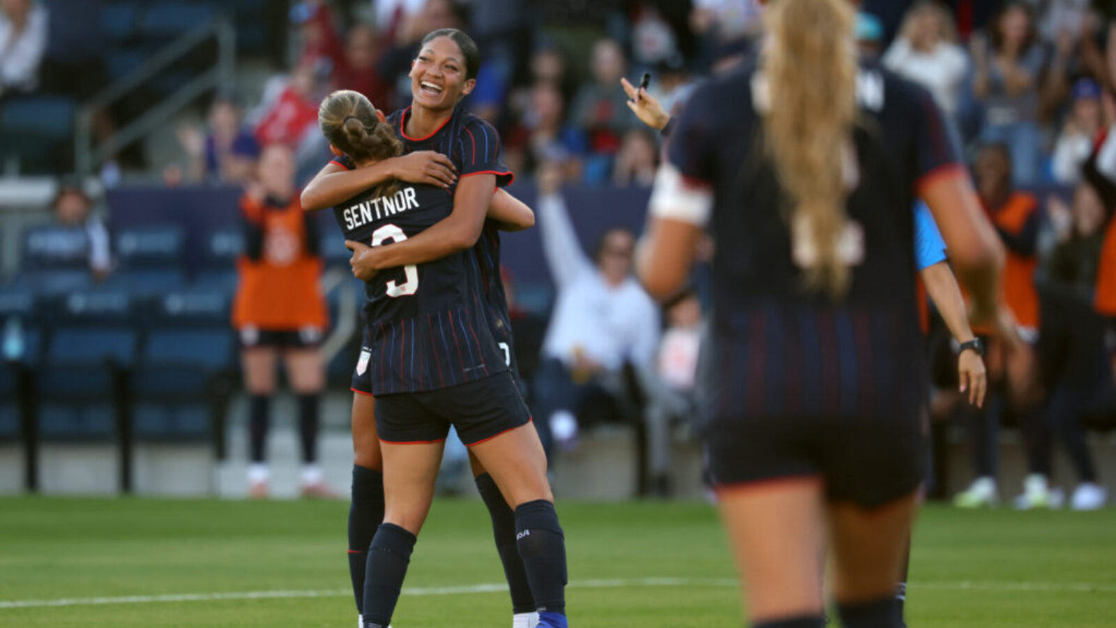 USWNT defeats Paraguay 6-0 with storm of second-half goals