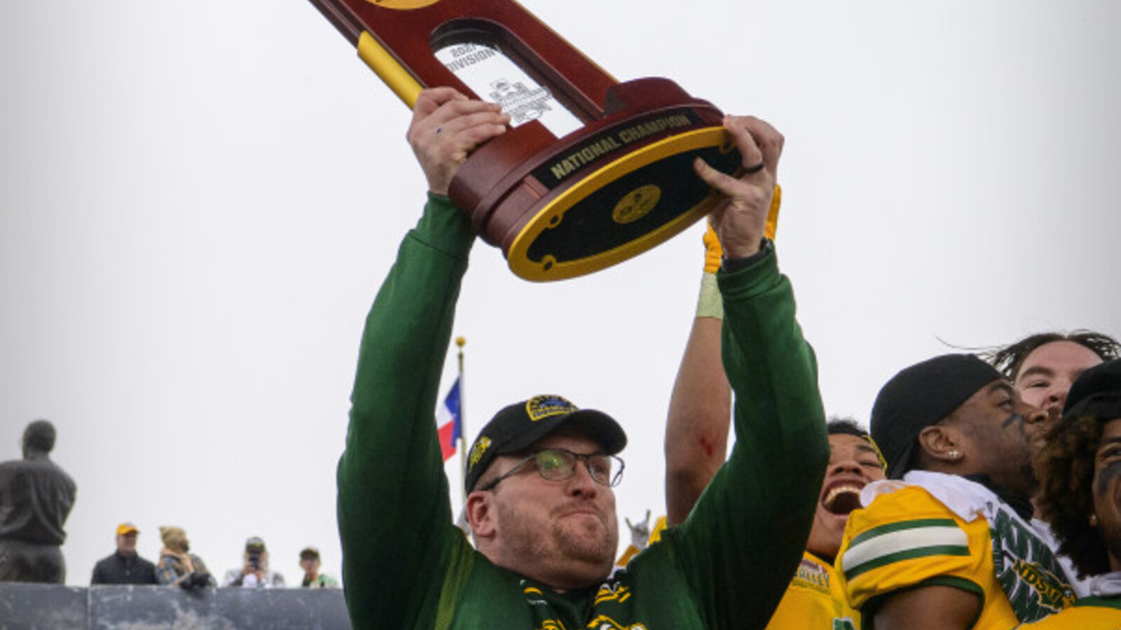 Kinne, Applewhite and More: 5 Coaches with Something to Prove (Group of ...