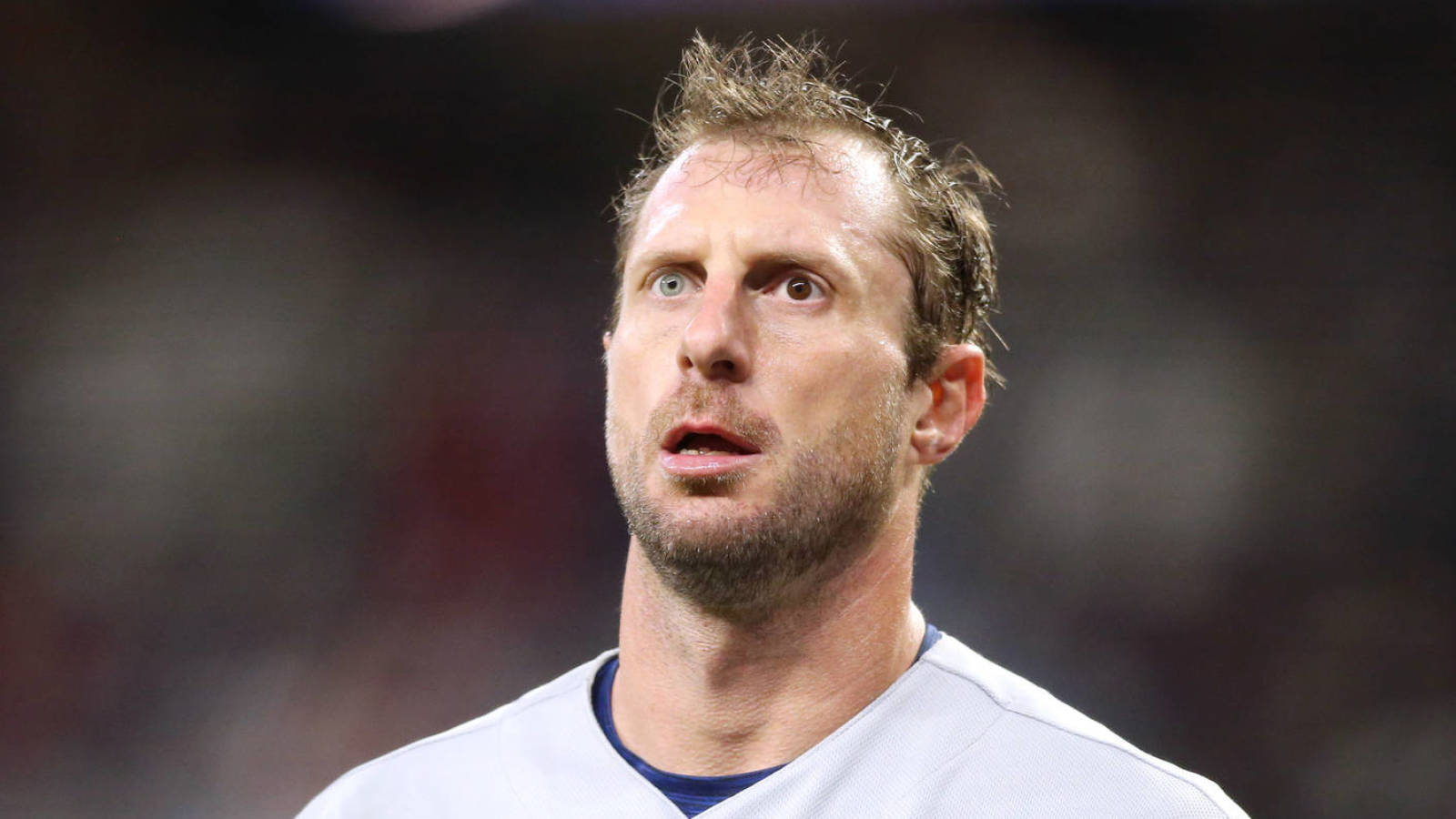 Max Scherzer cedera saat pertandingan menjadi lebih fisik, dan dia harus meninggalkan lapangan