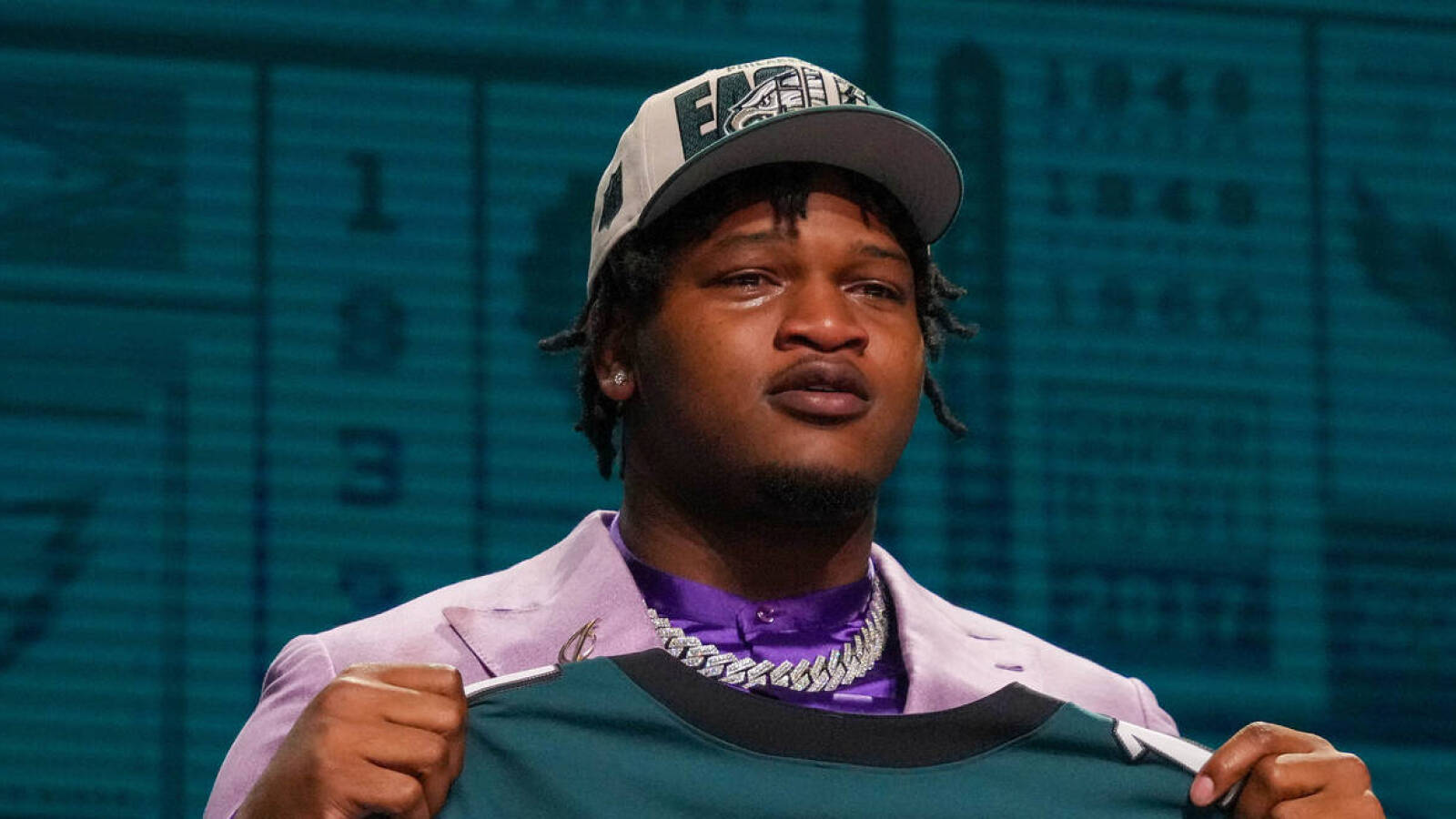 Eagles' Carter named In lawsuit related to crash - Vimarsana News