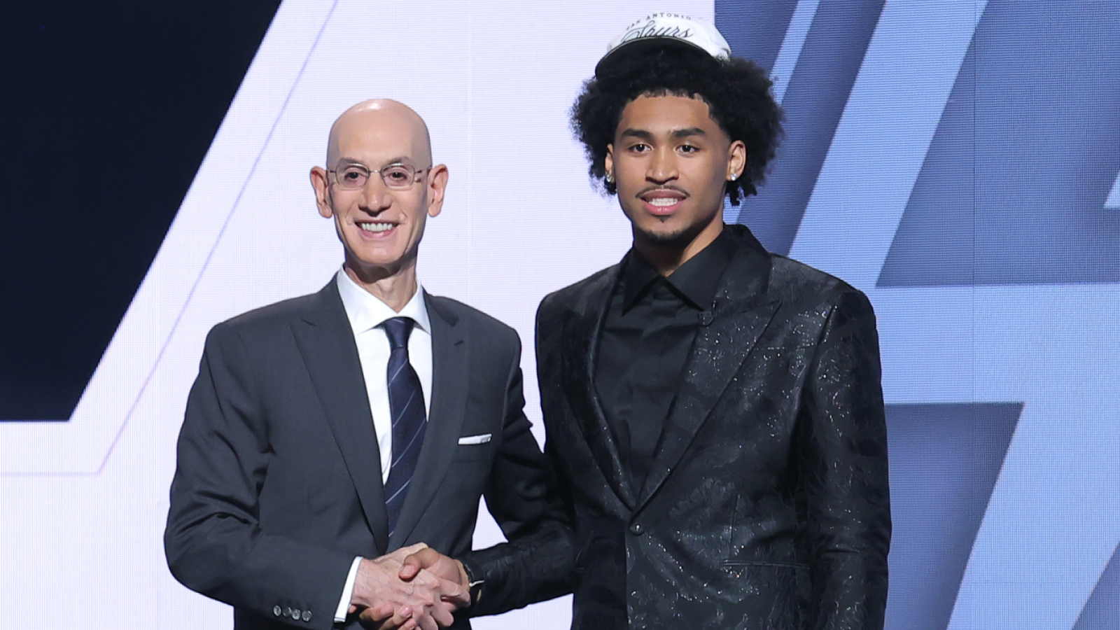 https://www.yardbarker.com/media/e/a/eac7d7c735e6b9b524b3d86dfee24f5ef639fece/thumb_16x9/dylan-harper-excited-play-spurs-young-core.jpg?v=1