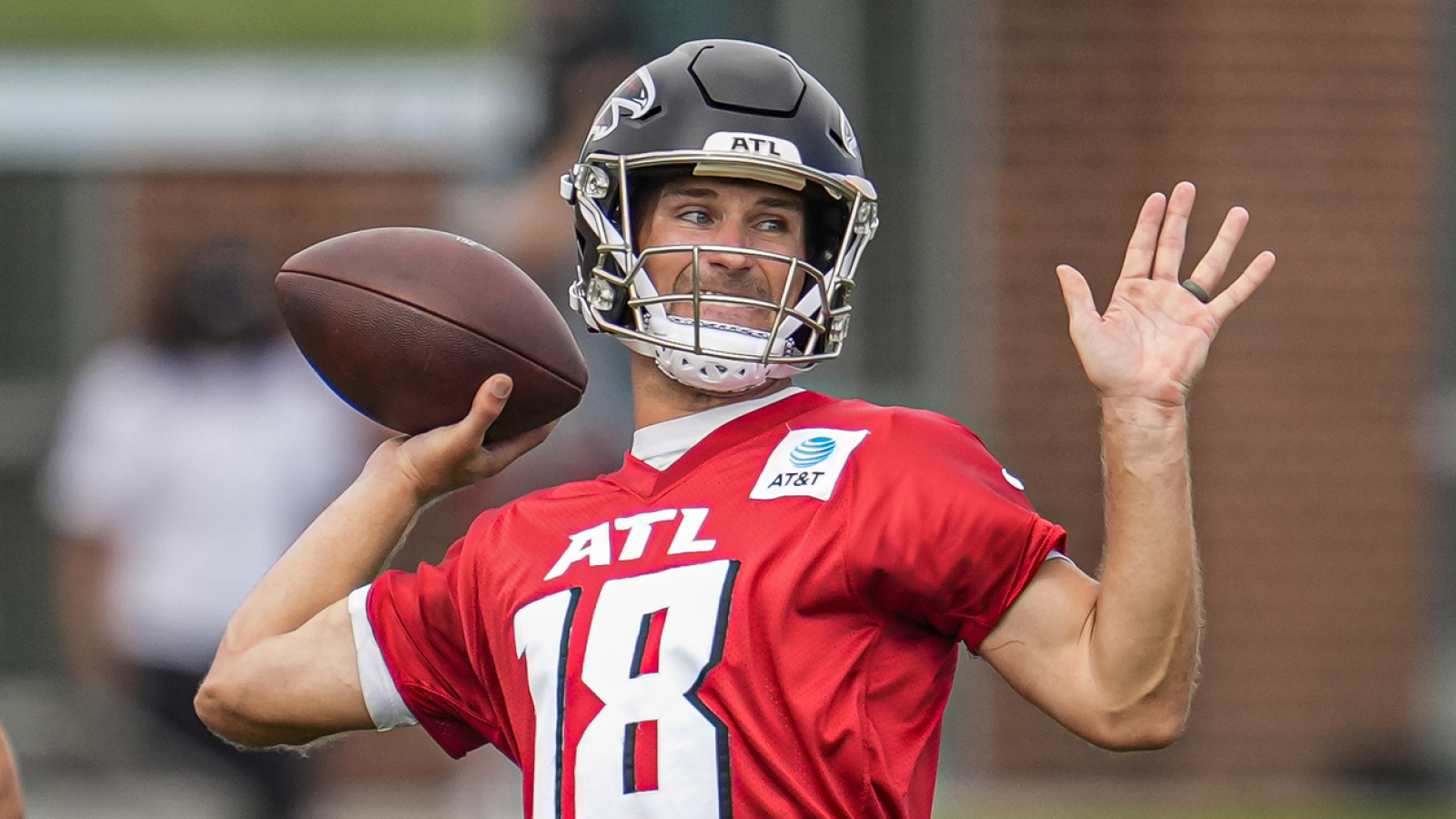 https://www.yardbarker.com/media/e/a/eadfde0286855af5a80cd6ff276918134c799780/thumb_16x9/one-potential-joe-burrow-replacement-likely.jpg?v=1