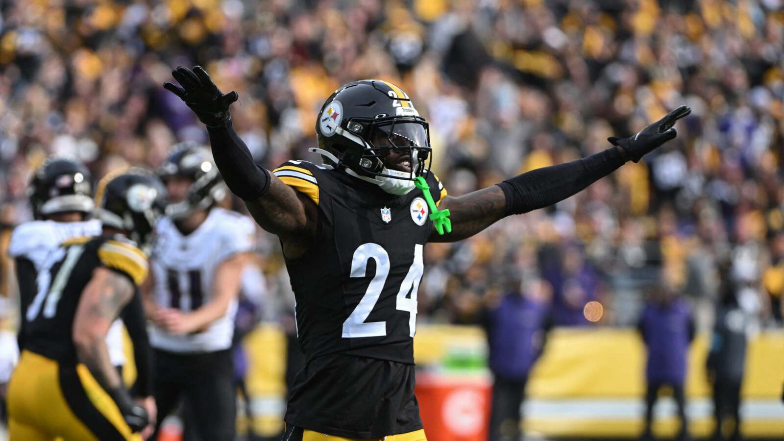 Chicago Bears Eye Potential Trade for Steelers' Joey Porter Jr.