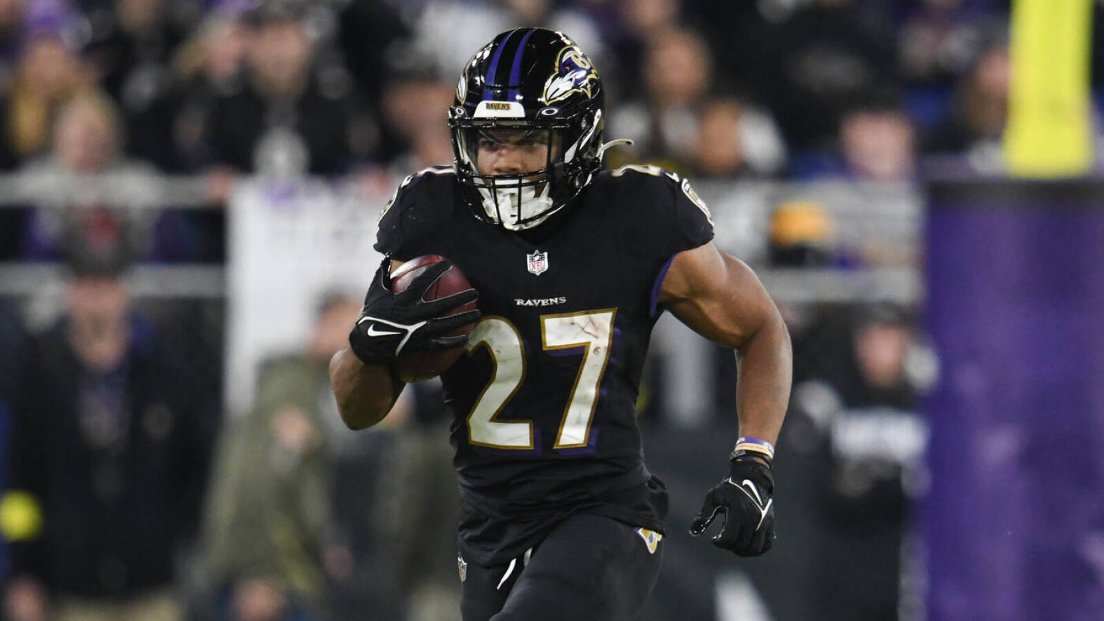 Lini belakang Chargers menjadi berbahaya dengan menambahkan JK Dobbins