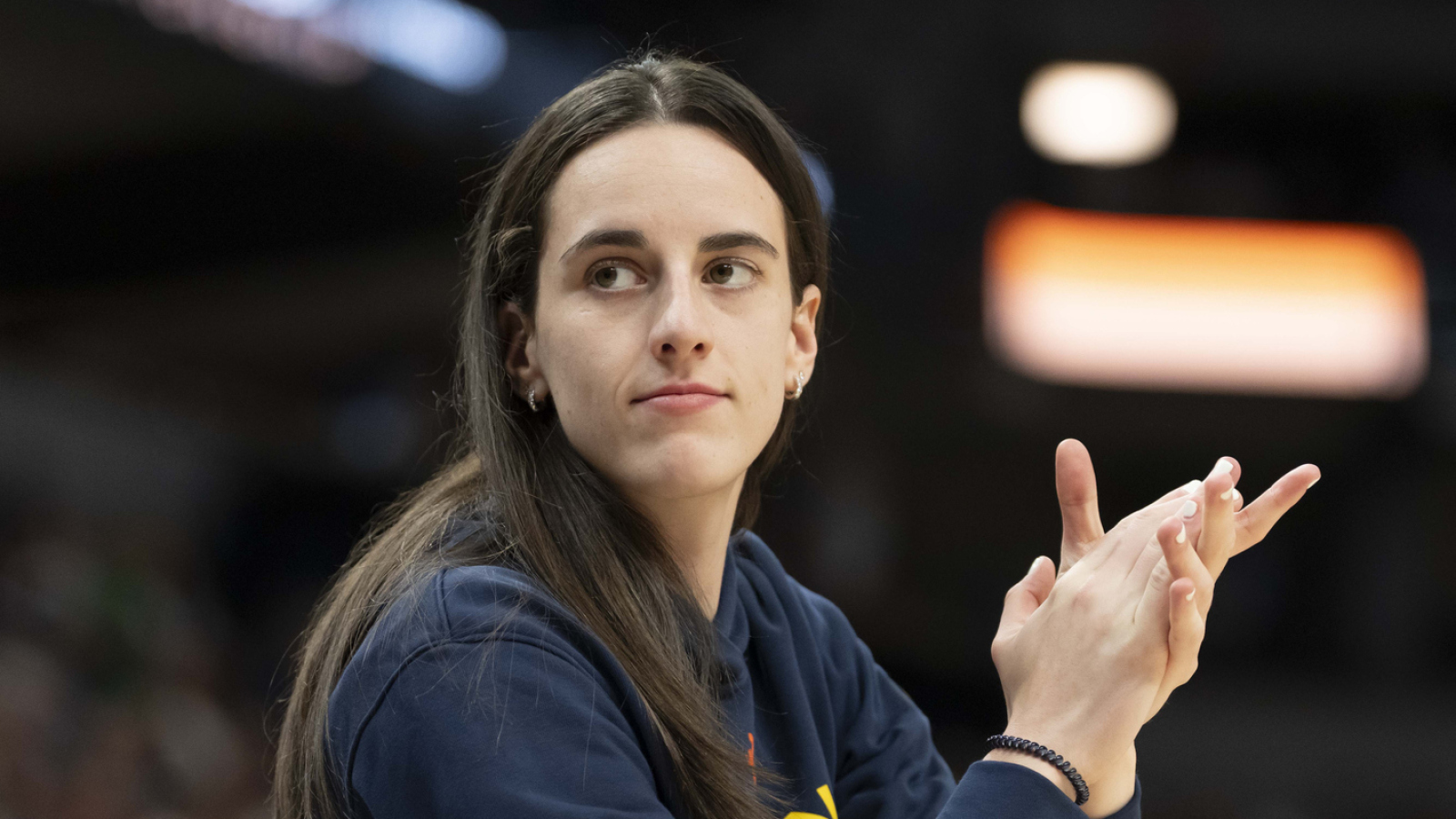 https://www.yardbarker.com/media/e/b/eb46312f5ecbc2be27363ab2f71aa40bc473d7ab/thumb_16x9/caitlin-clark-discusses-return-lineup-injury.jpg?v=1