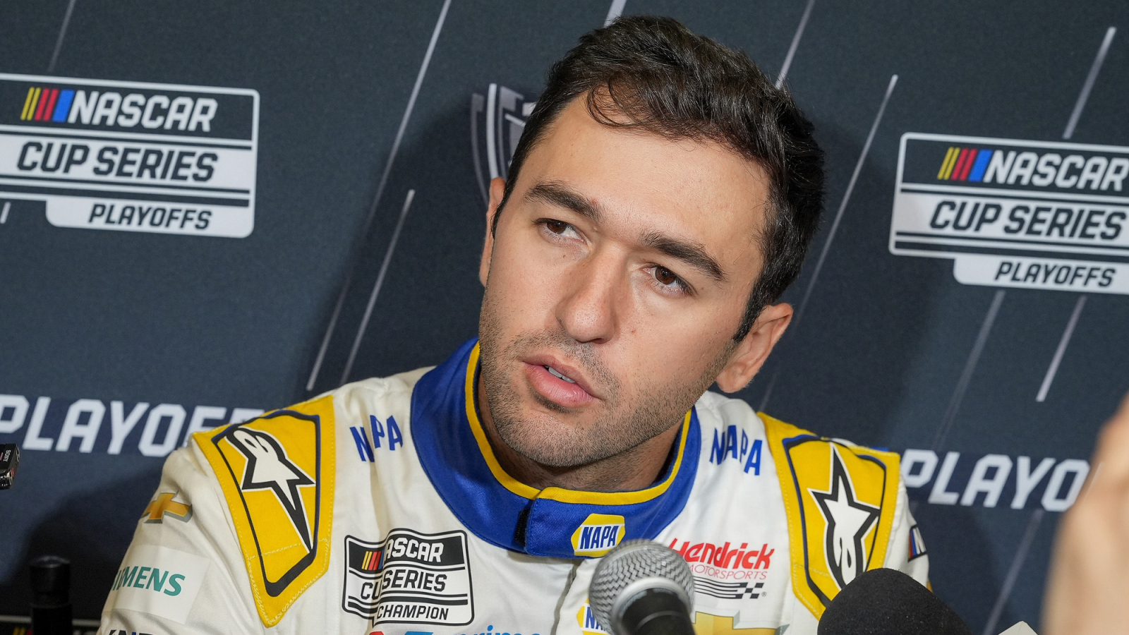 https://www.yardbarker.com/media/e/b/eb4669f3ccd9579c8277143850b1aa4a776fbce3/thumb_16x9/nascar-playoffs-gateway-four-drivers-facing.jpg?v=1