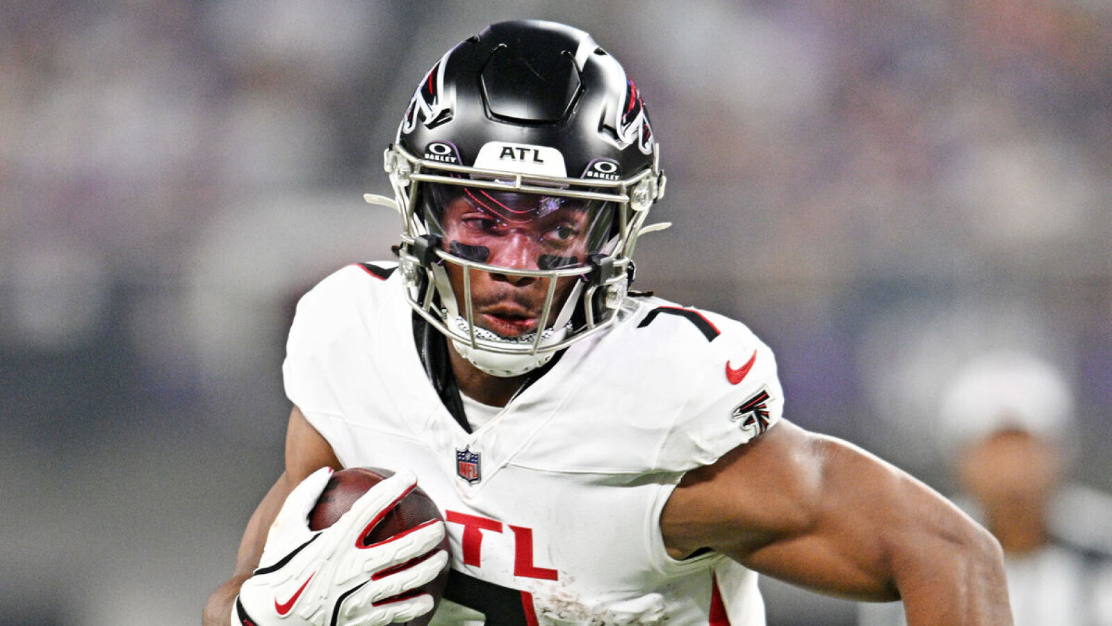 https://www.yardbarker.com/media/e/b/eb74954c5c56f57cfc45a271e729955cccf00eb7/thumb_16x9/falcons-hc-repeats-bold-bijan-robinson-win-over.jpg?v=1