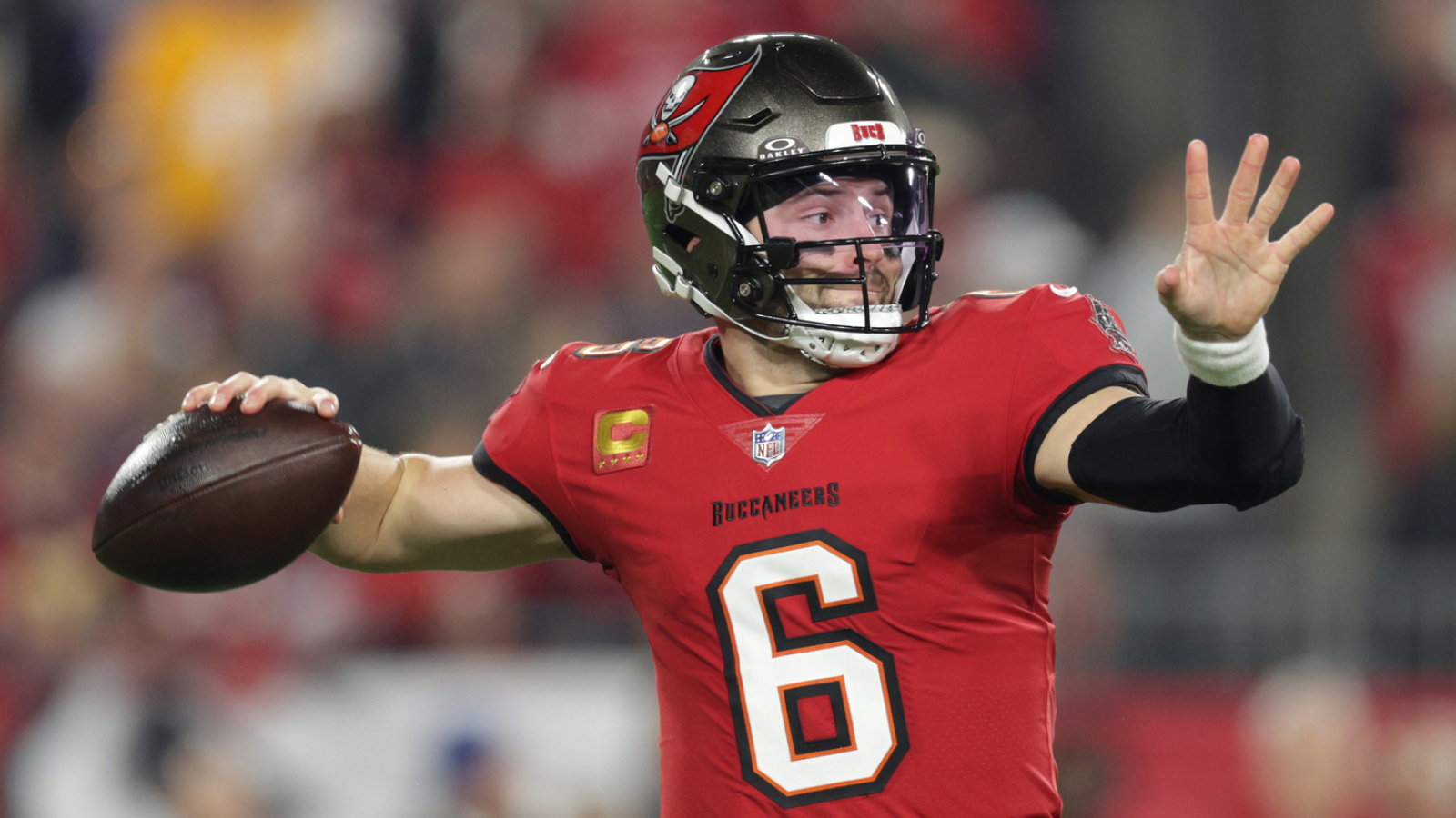 https://www.yardbarker.com/media/e/b/eb9c9705da662984f733fbeae19a7e6053e4692c/thumb_16x9/buccaneers-baker-mayfield-breaks-news-contract.jpg?v=1