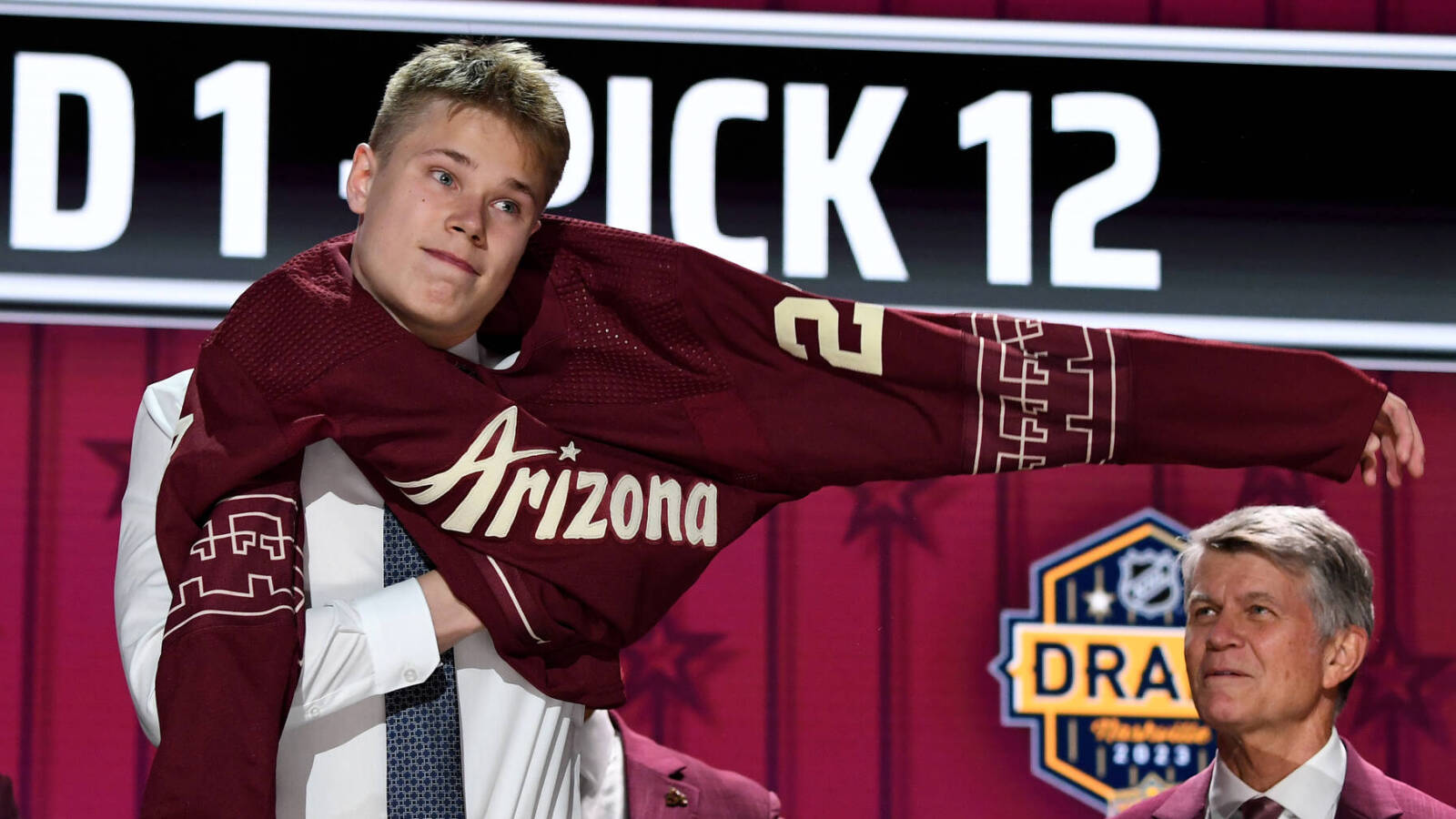 Image: https://www.yardbarker.com/media/e/b/eba8aa85227a3dd7d70a67892d69598862f23912/thumb_16x9/coyotes-select-daniil-12-pick-2023-nhl-draft.jpg?v=1