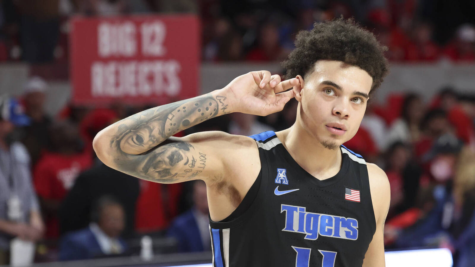 Memphis stuns No. 6 Houston to win fifth straight game Memphis stuns No. 6 Houston to win fifth straight game