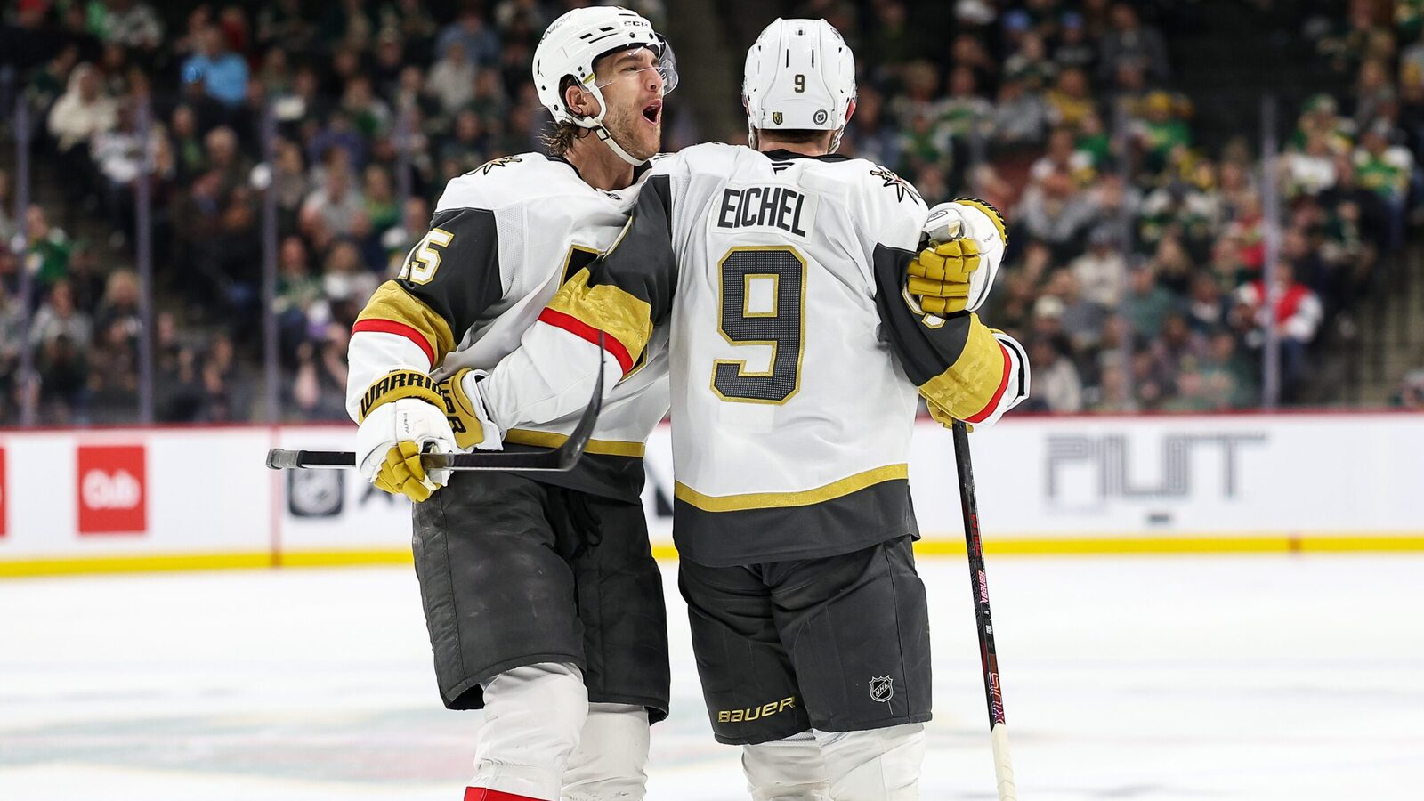 https://www.yardbarker.com/media/e/b/ebd4d43e1ed4d3237e4e4312171a8eadbee0158e/thumb_16x9/USATSI_25767149-scaled.jpg