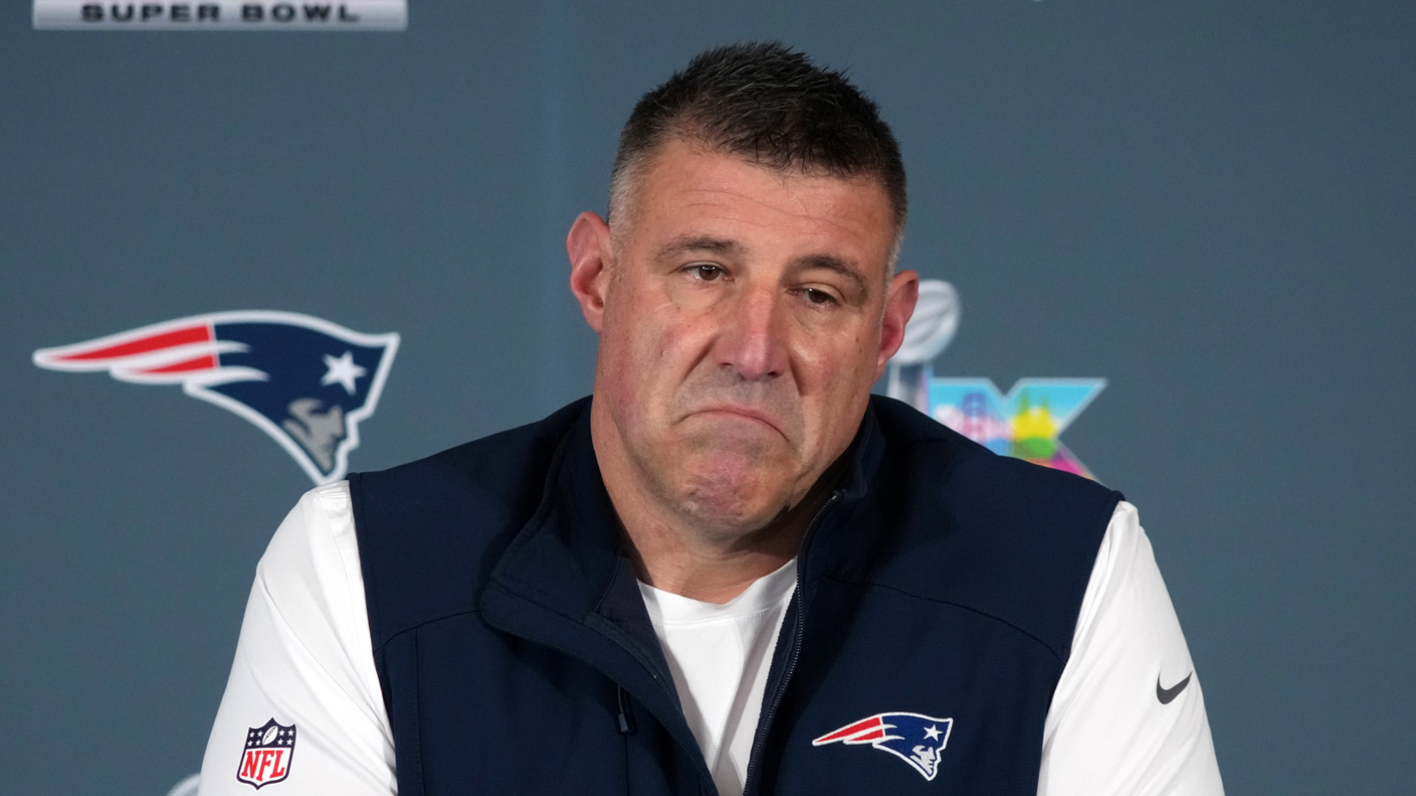 https://www.yardbarker.com/media/e/b/ebf803666100151ec4e34213f64cf1e2d6ed2abd/thumb_16x9/mike-vrabel-miss-time-patriots.jpg?v=1