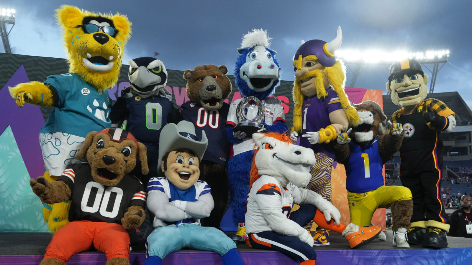https://www.yardbarker.com/media/e/c/ec324a41831a1a609a308e2f806ac7b141938ed3/thumb_16x9/nfl-mascot-names-quiz.jpg?v=1