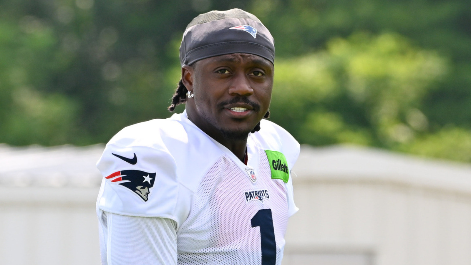 https://www.yardbarker.com/media/e/c/ec4ab9e1439bec82e993f9af0af35d2d69e03884/thumb_16x9/adam-schefter-shares-harsh-aj-brown-injury-update.jpg?v=1