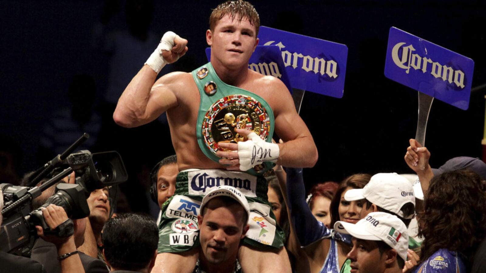Canelo Alvarez became a world champion for first time with win over boxing legend’s brother