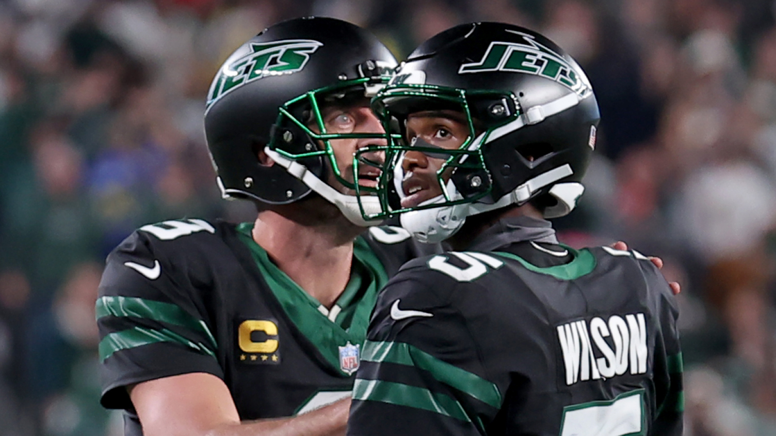 https://www.yardbarker.com/media/e/d/ed08567e0062f6f42927fe919163cc24d82e43fb/thumb_16x9/report-expands-on-rodgers-wilson-conflict-during.jpg?v=1