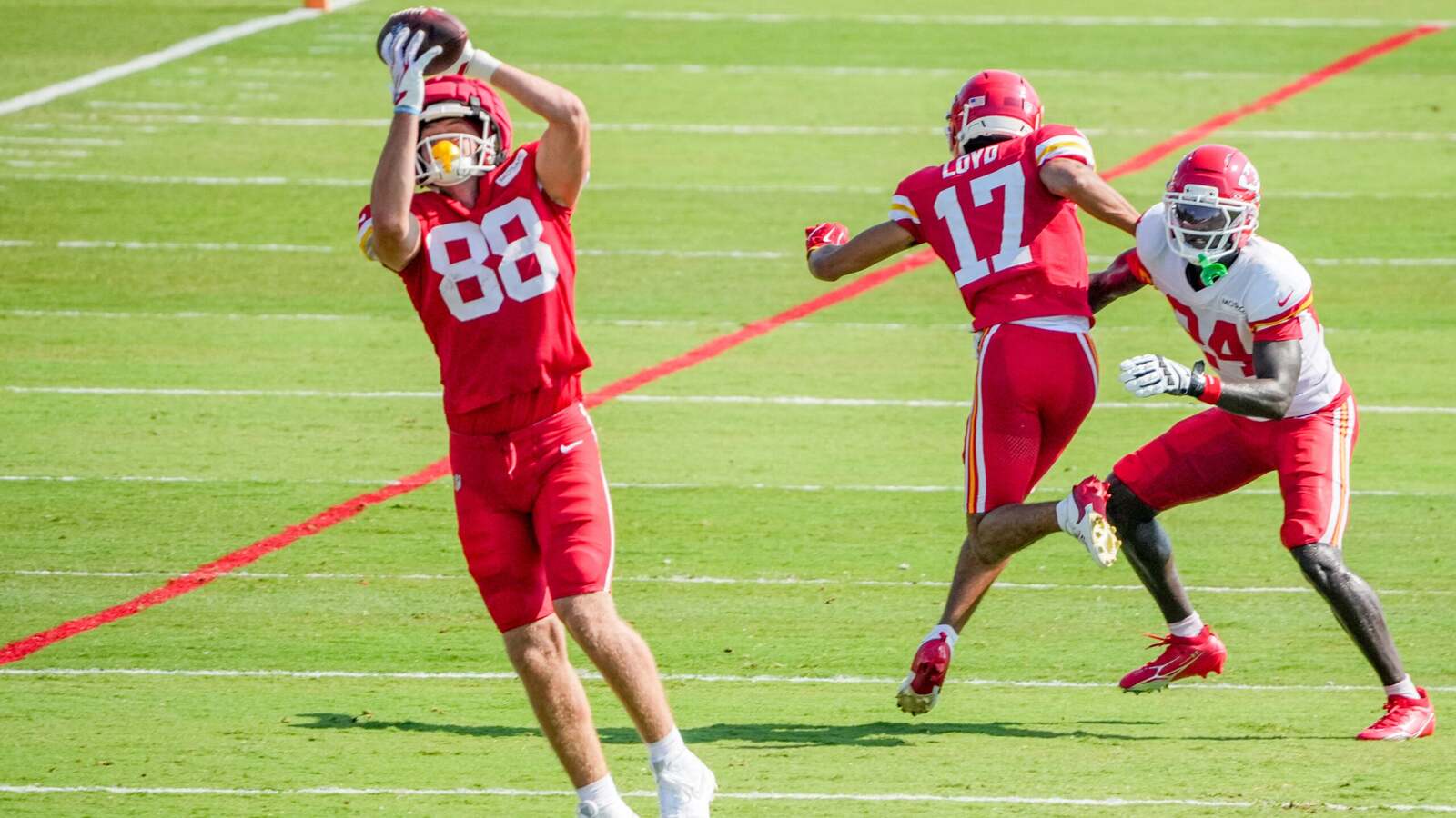 Kansas City Chiefs TE Jake Briningstool has the perfect blueprint for success, and he doesn't have to leave the locker room to study it