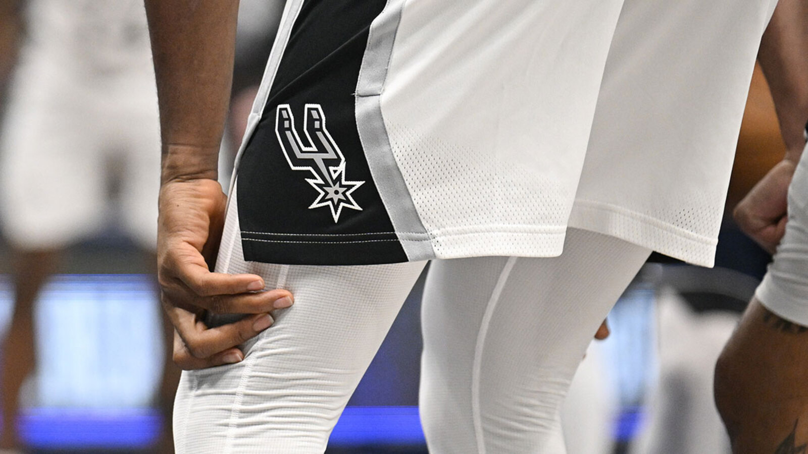https://www.yardbarker.com/media/e/d/ed4ae1a89f43edfcf76840610a3175ccb2921cf3/thumb_16x9/San-Antonio-shares-heartbroken-message-amid-devastating-flooding.jpg